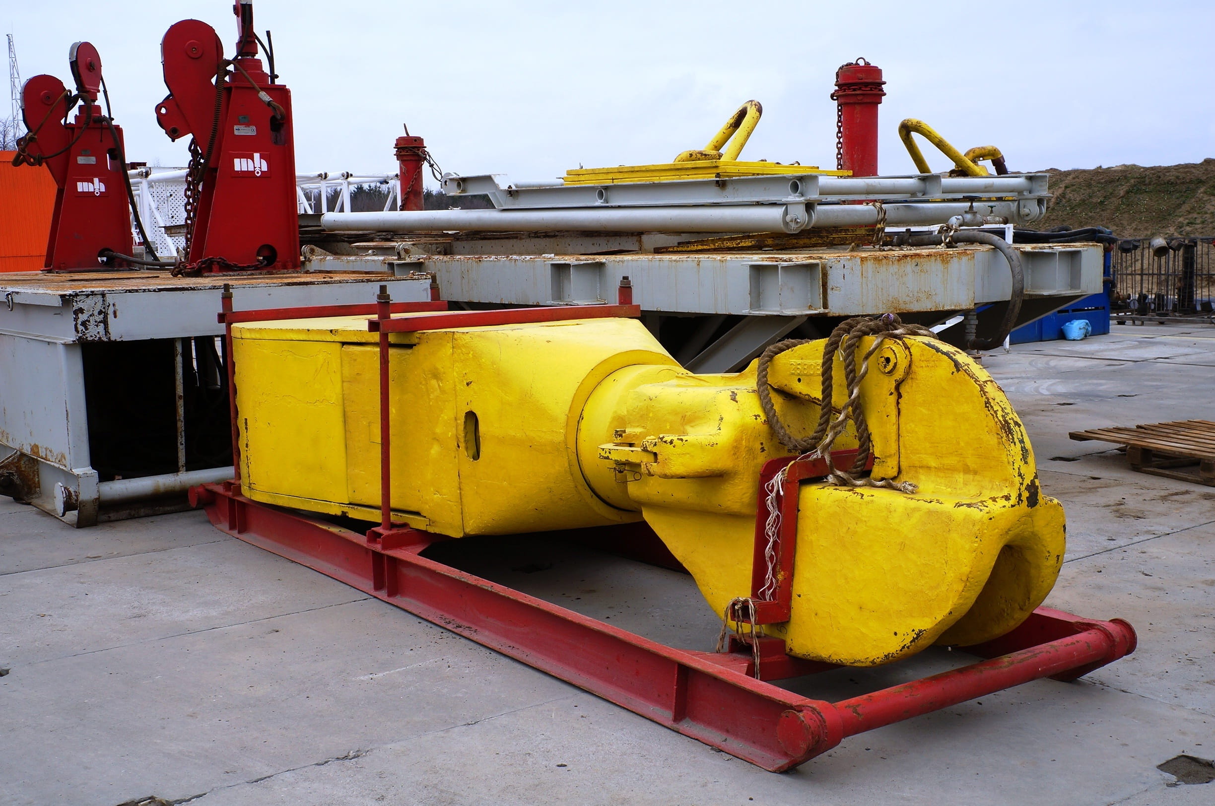 industry, drilling hook, day, mode of transportation, city, machinery, yellow, outdoors, natural gas, transportation, Drilling Rig, Hook, architecture, HD Wallpaper