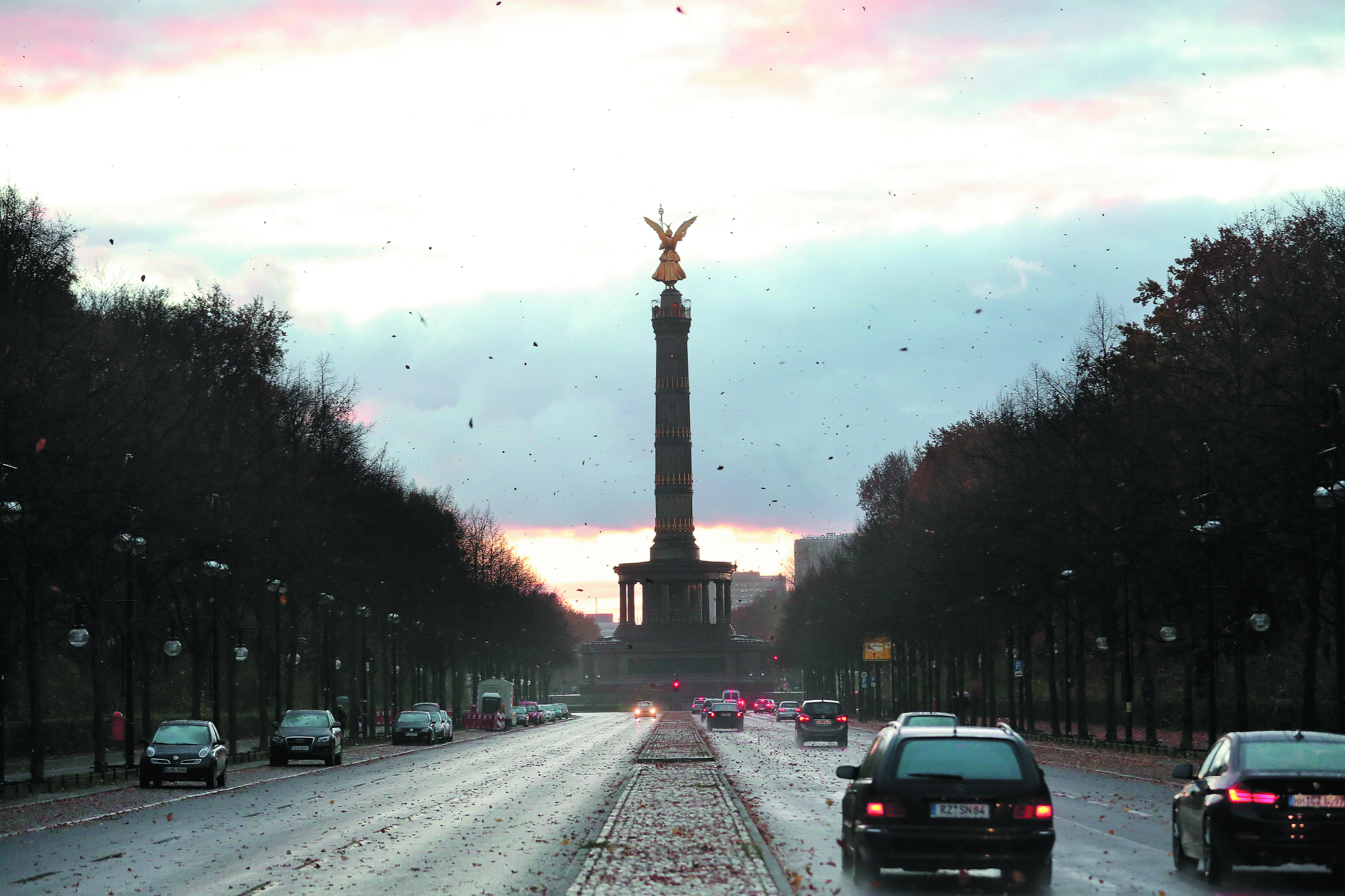 mode of transportation, tower, sunshine, travel destinations, no people, travel, 4K, berlin, street, transportation, land vehicle, treelined, architectural column, HD Wallpaper