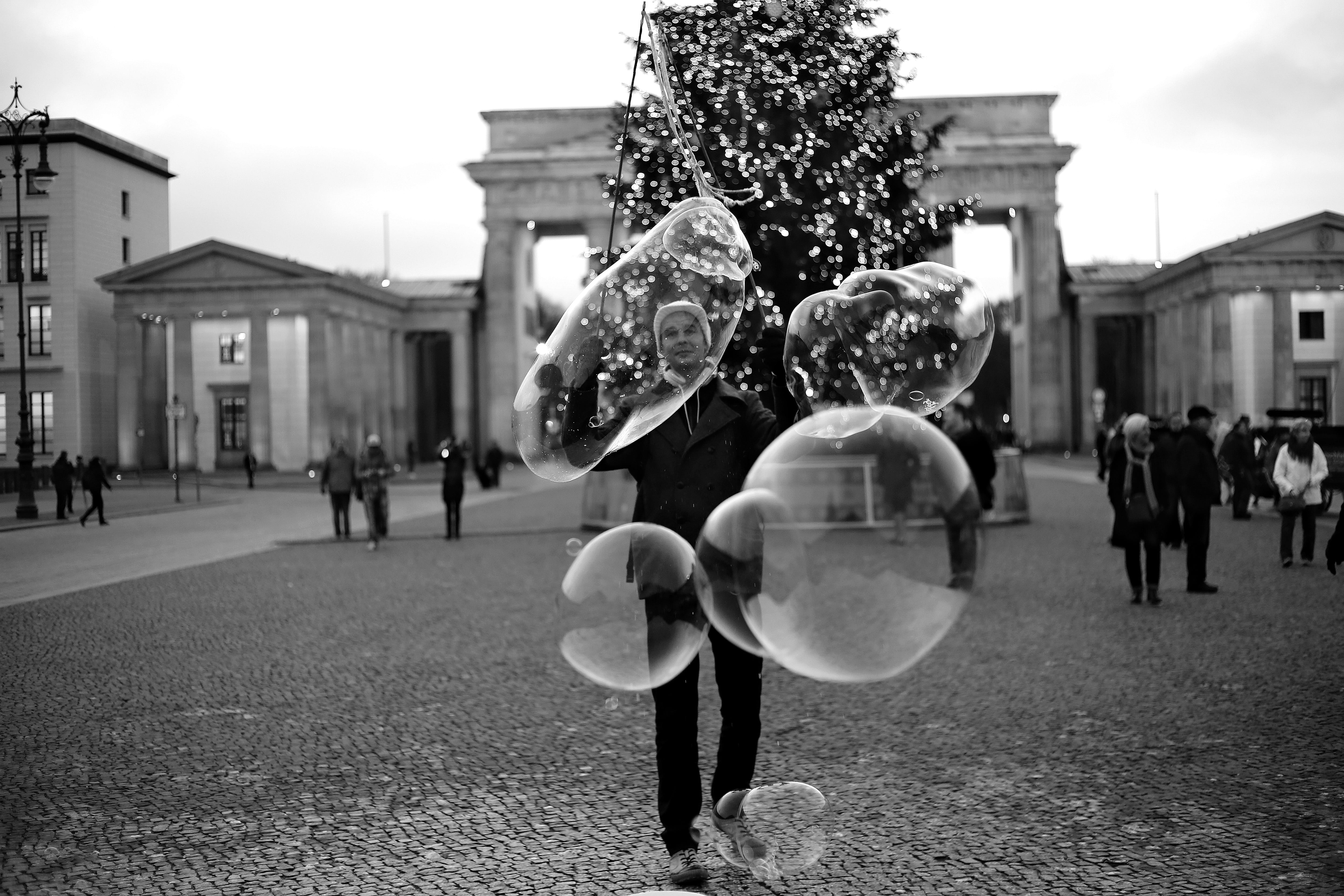 sky, people, bubble, lifestyles, built structure, group of people, city, day, real people, outdoors, incidental people, building exterior, berlin, women, HD Wallpaper