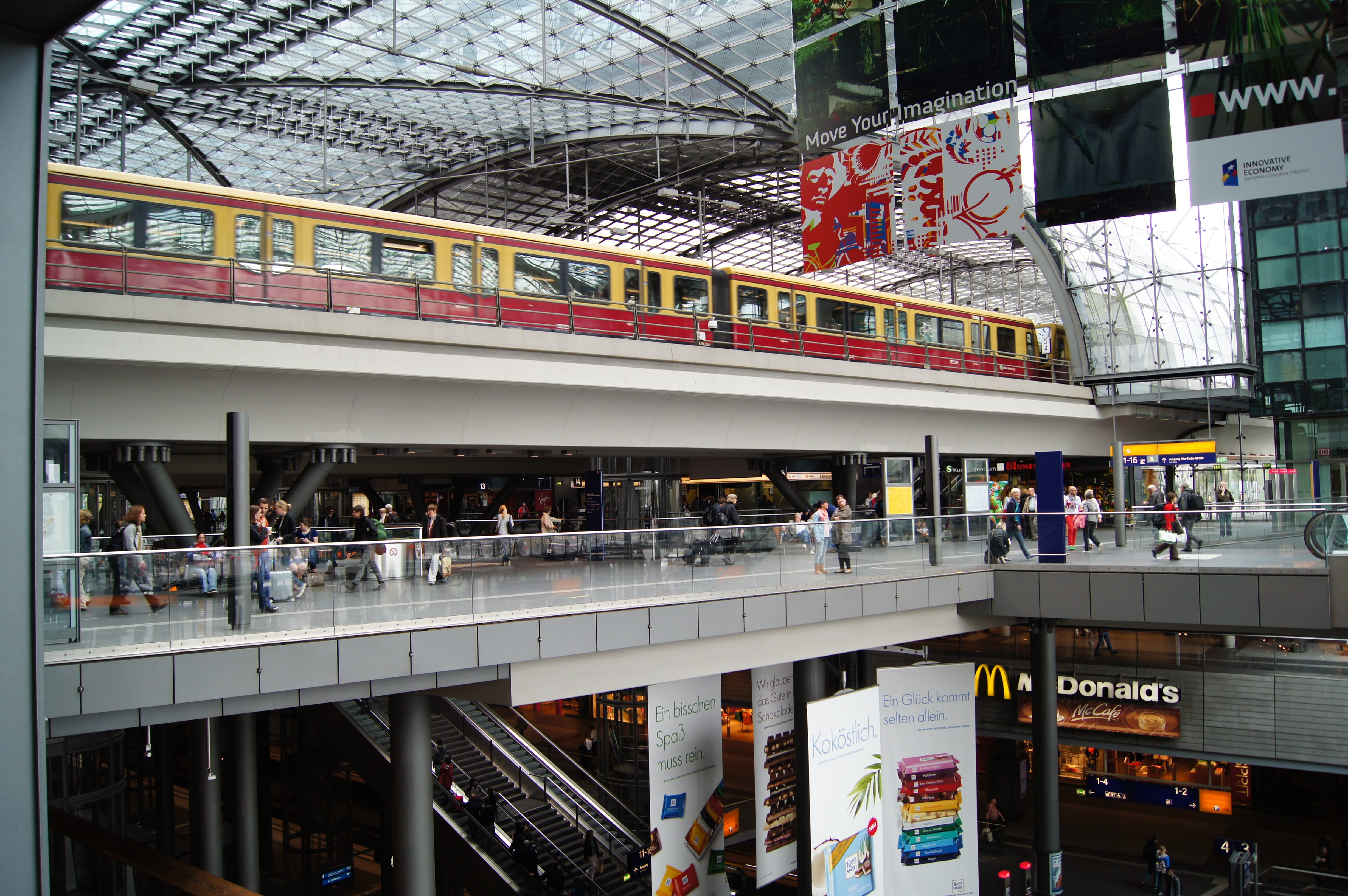 adult, railing, architectural column, built structure, train, large group of people, central station, modern, 4K, public transportation, berlin, building exterior, HD Wallpaper