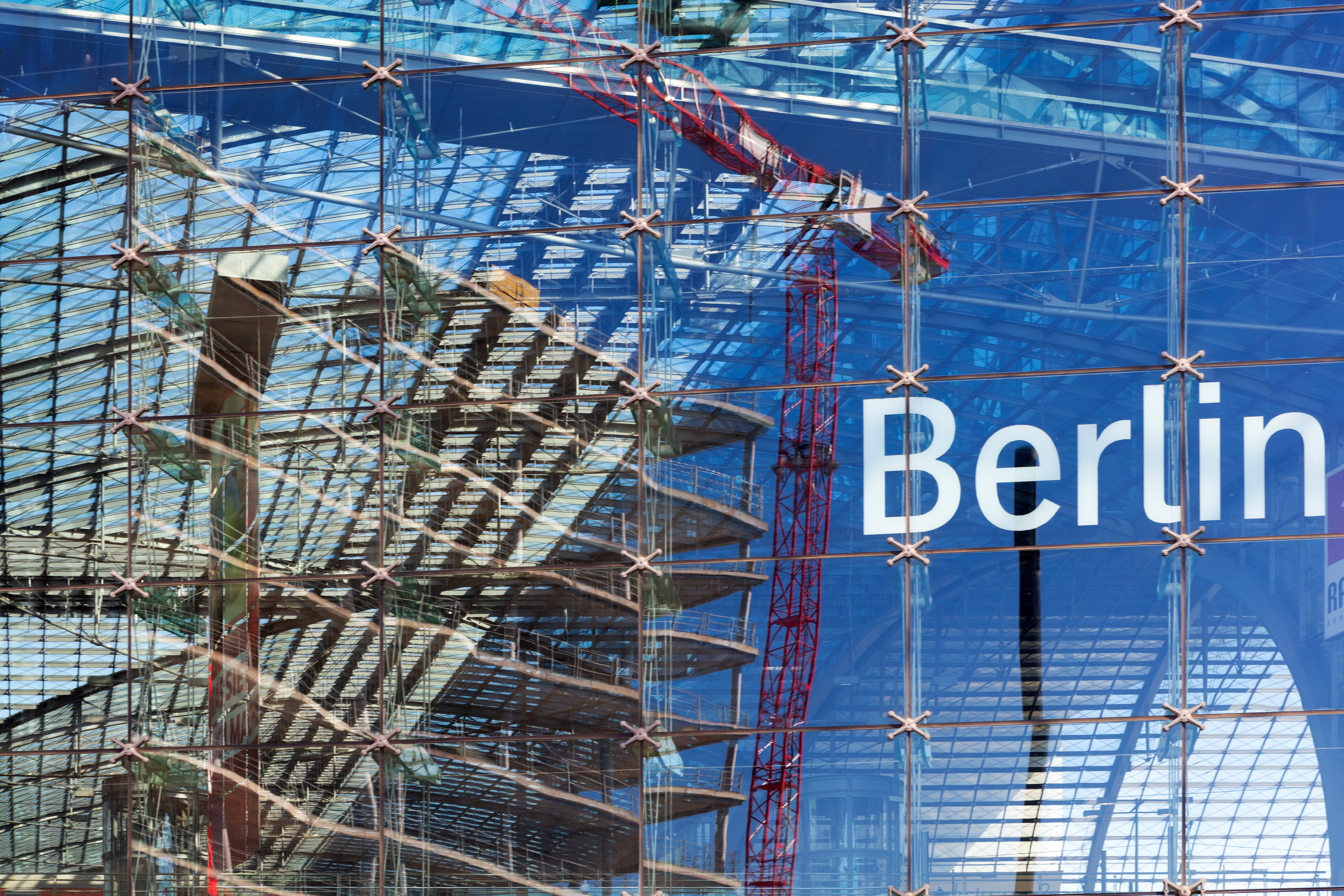 berlin, construction site, station, pattern, berlin central station, glass, sign, skyscraper, day, structure, detail, sky, sailboat, city, concrete, glass - material, HD Wallpaper
