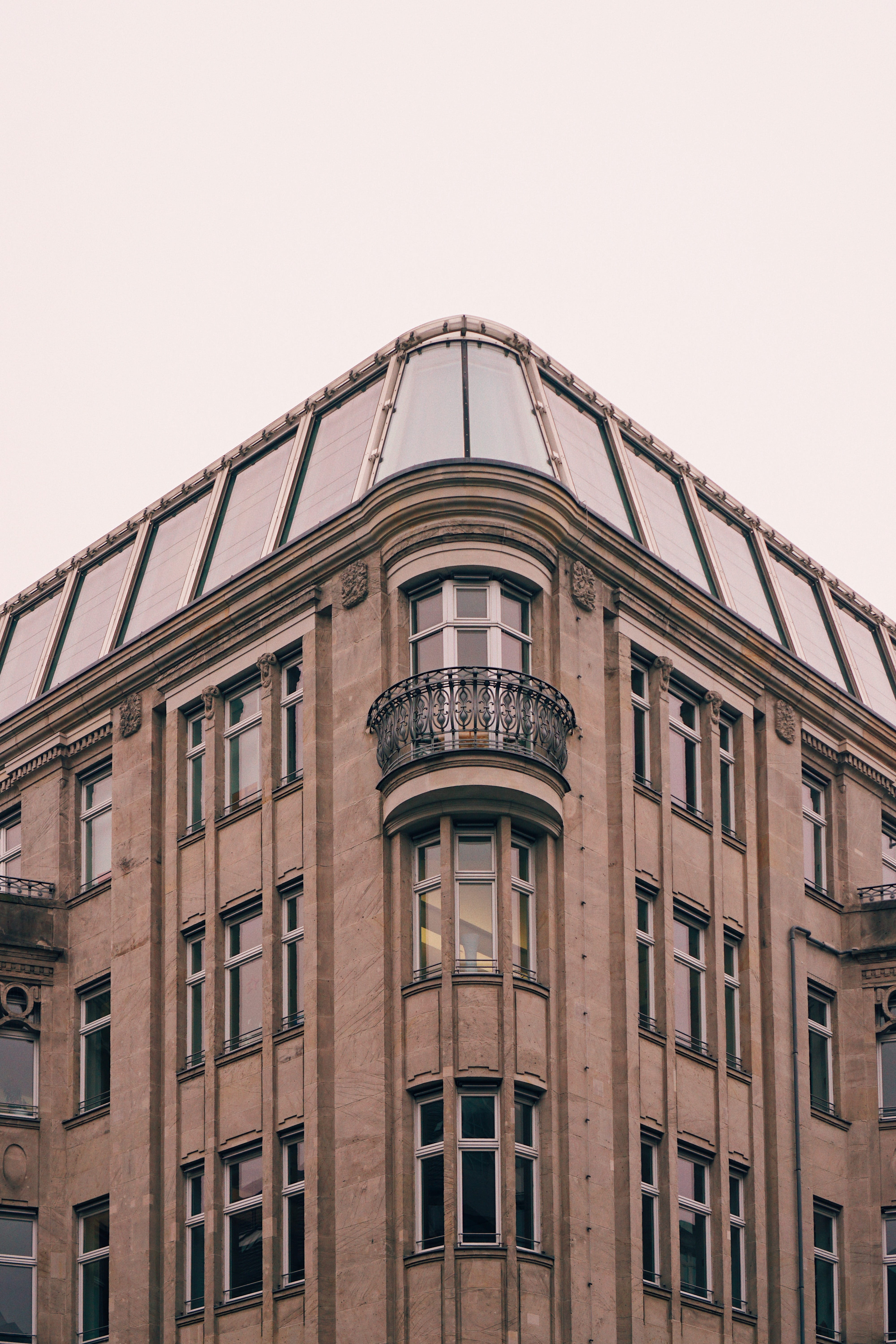 outdoors, clear sky, 5K, berlin, building, facade, window, central building, copy space, the past, nature, architecture, building exterior, low angle view, Phone HD Wallpaper