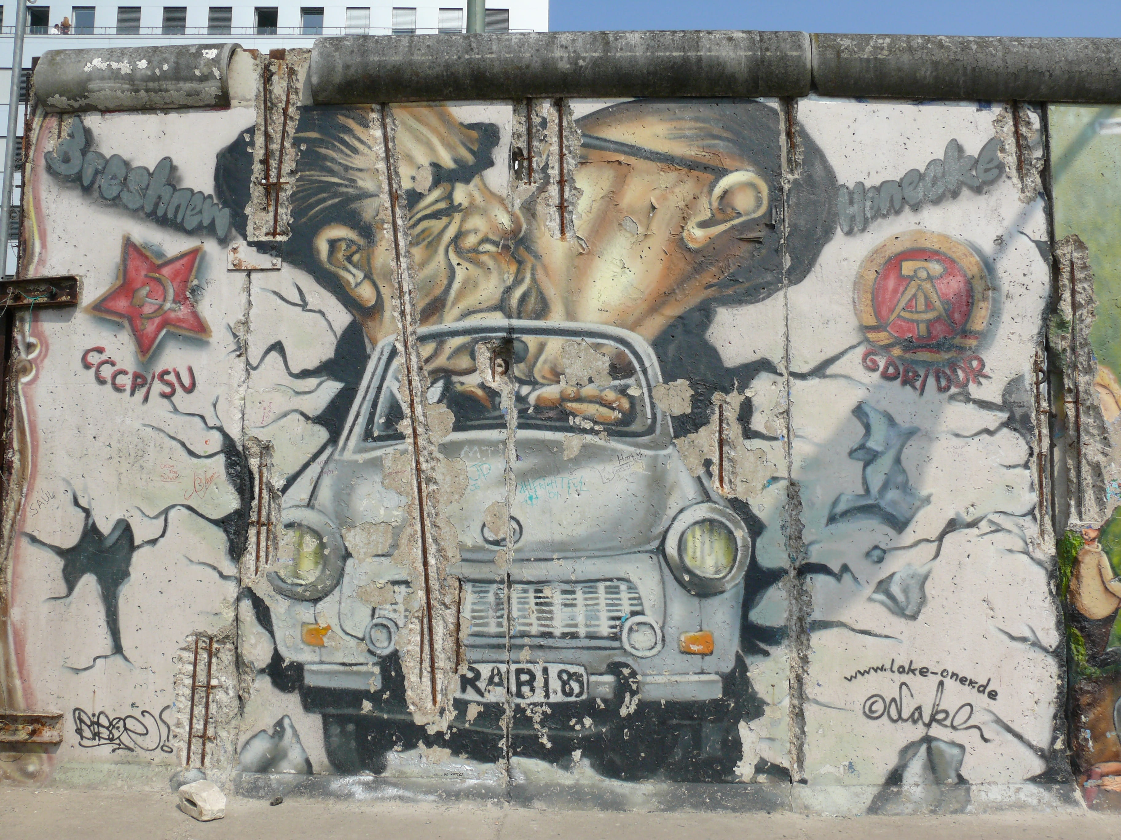 art and craft, 2K, transportation, Graffiti, creativity, architecture, deterioration, concrete, war, mode of transportation, wall - building feature, Berlin Wall, HD Wallpaper