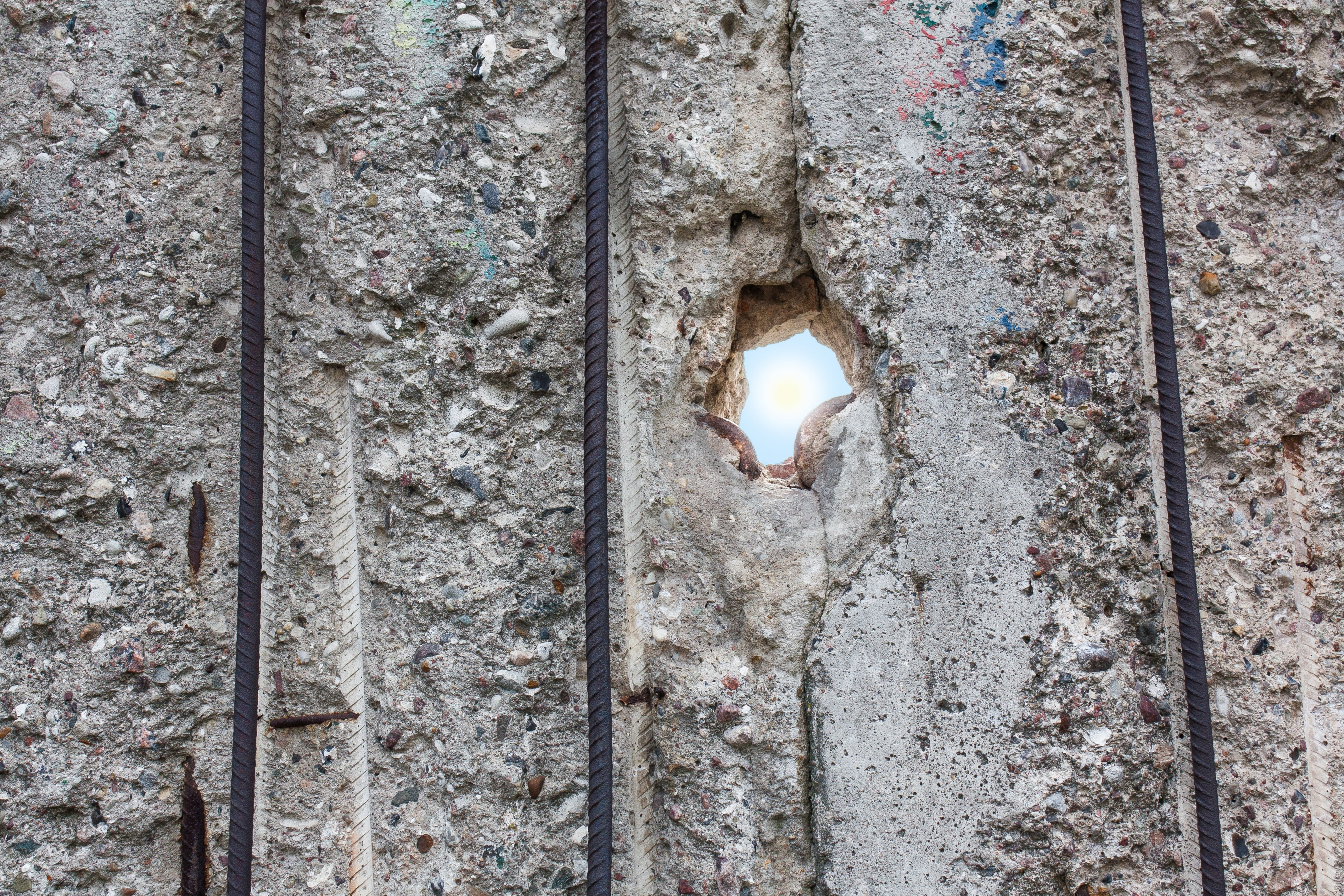 4K, built structure, no people, wall - building feature, protection, outdoors, architecture, old, concrete, damaged, berlin, security, hole, fragment, HD Wallpaper
