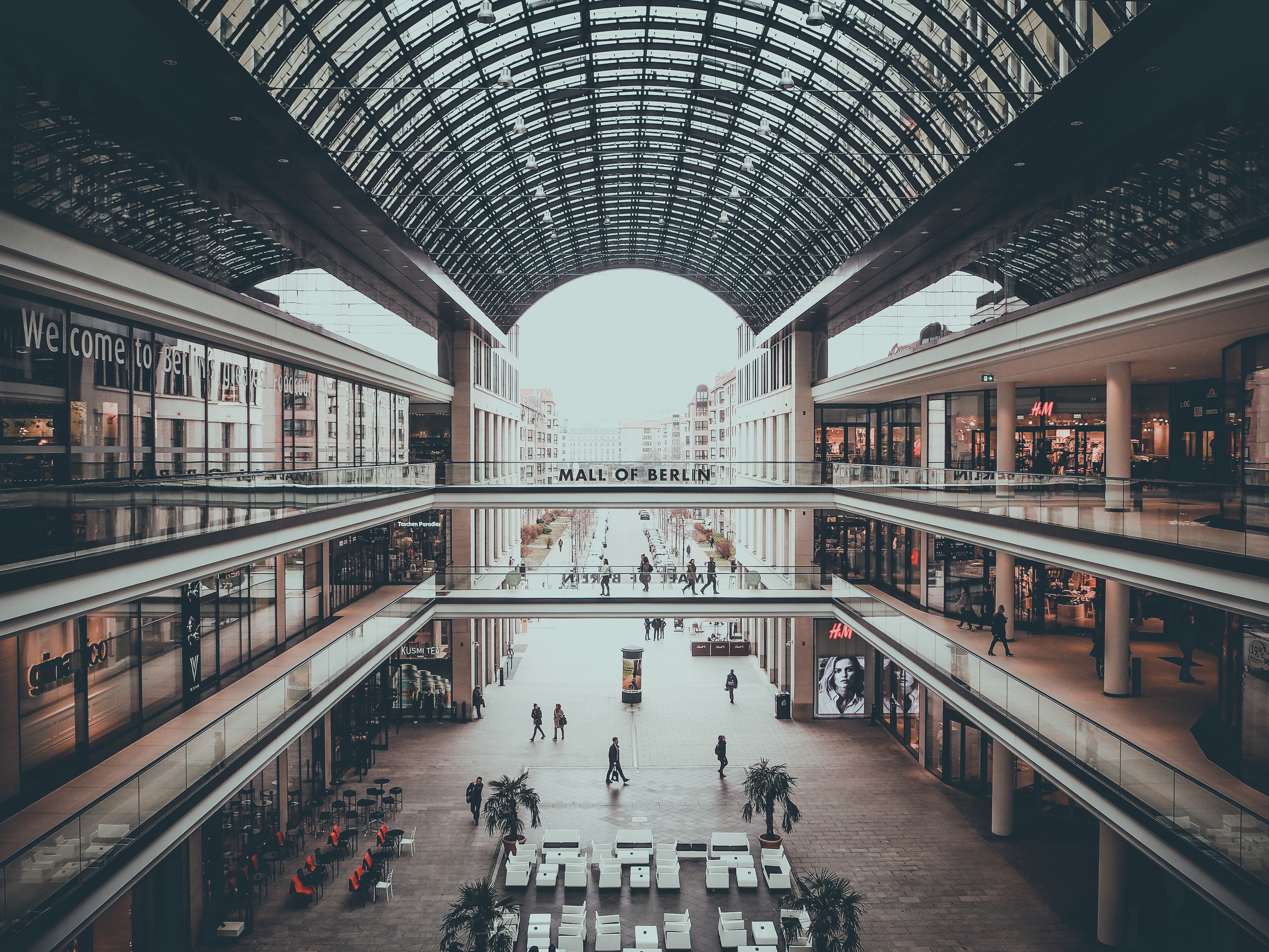 high angle view, travel destinations, modern, mall, arch, crowd, real people, day, berlin, building, building exterior, lifestyles, shops, tourism, city, HD Wallpaper
