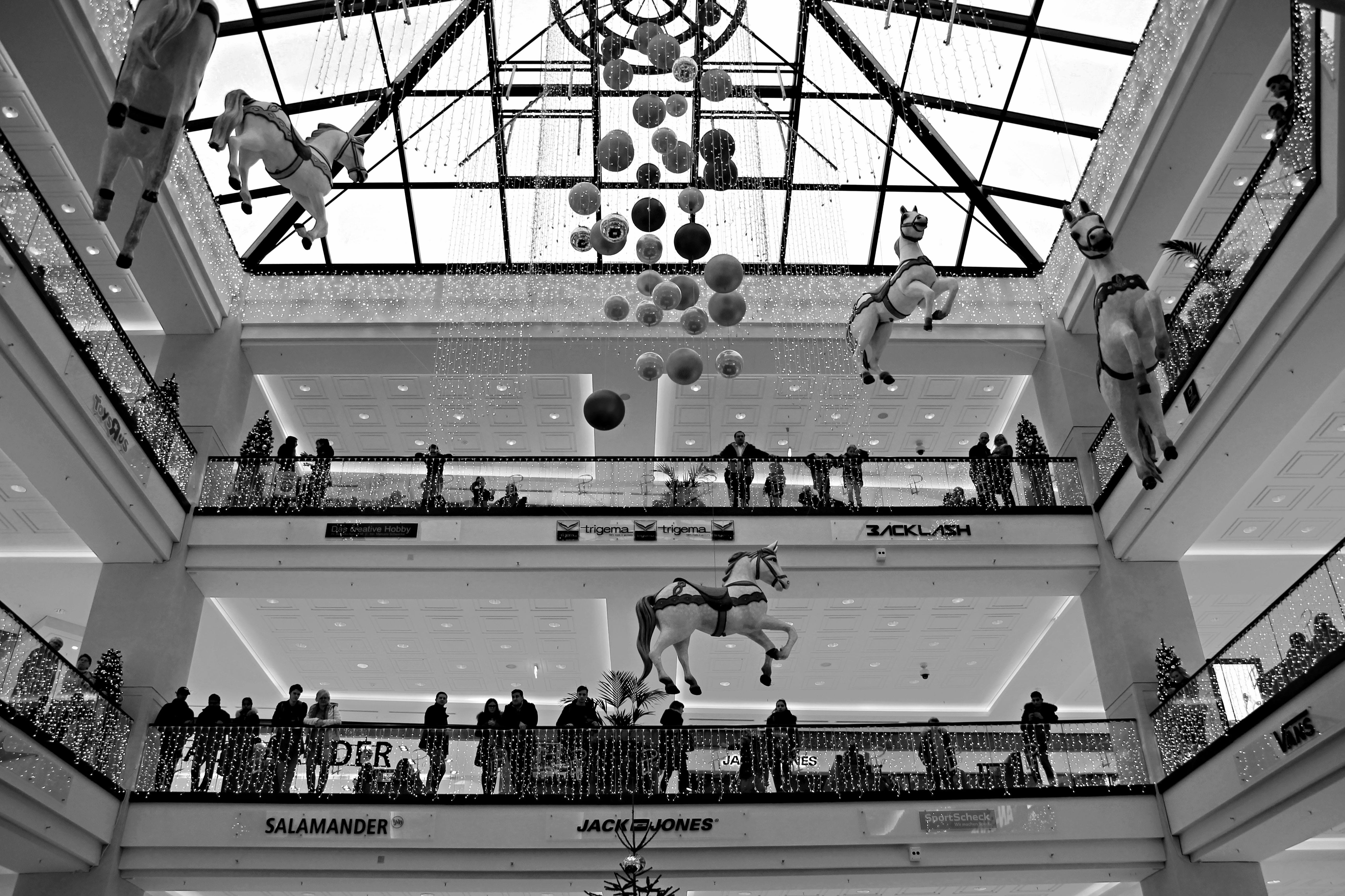 crowd, women, white, built structure, People, group of people, sell, day, buy, indoors, urbal, low angle view, skylight, adult, travelers, museum, walls, HD Wallpaper