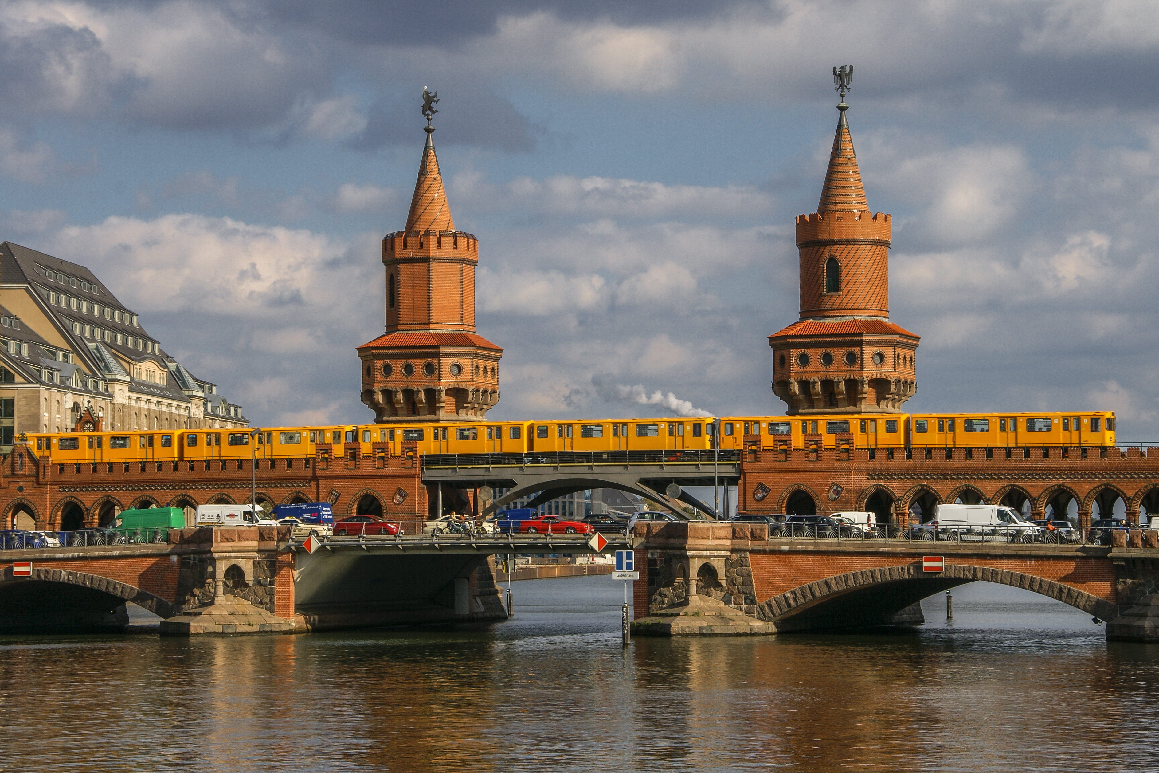 berlin, bridge, bridge - man made structure, waters, posts, arch, city, building, metro, arch bridge, mirroring, spree, waterfront, connection, sky, 2K, HD Wallpaper