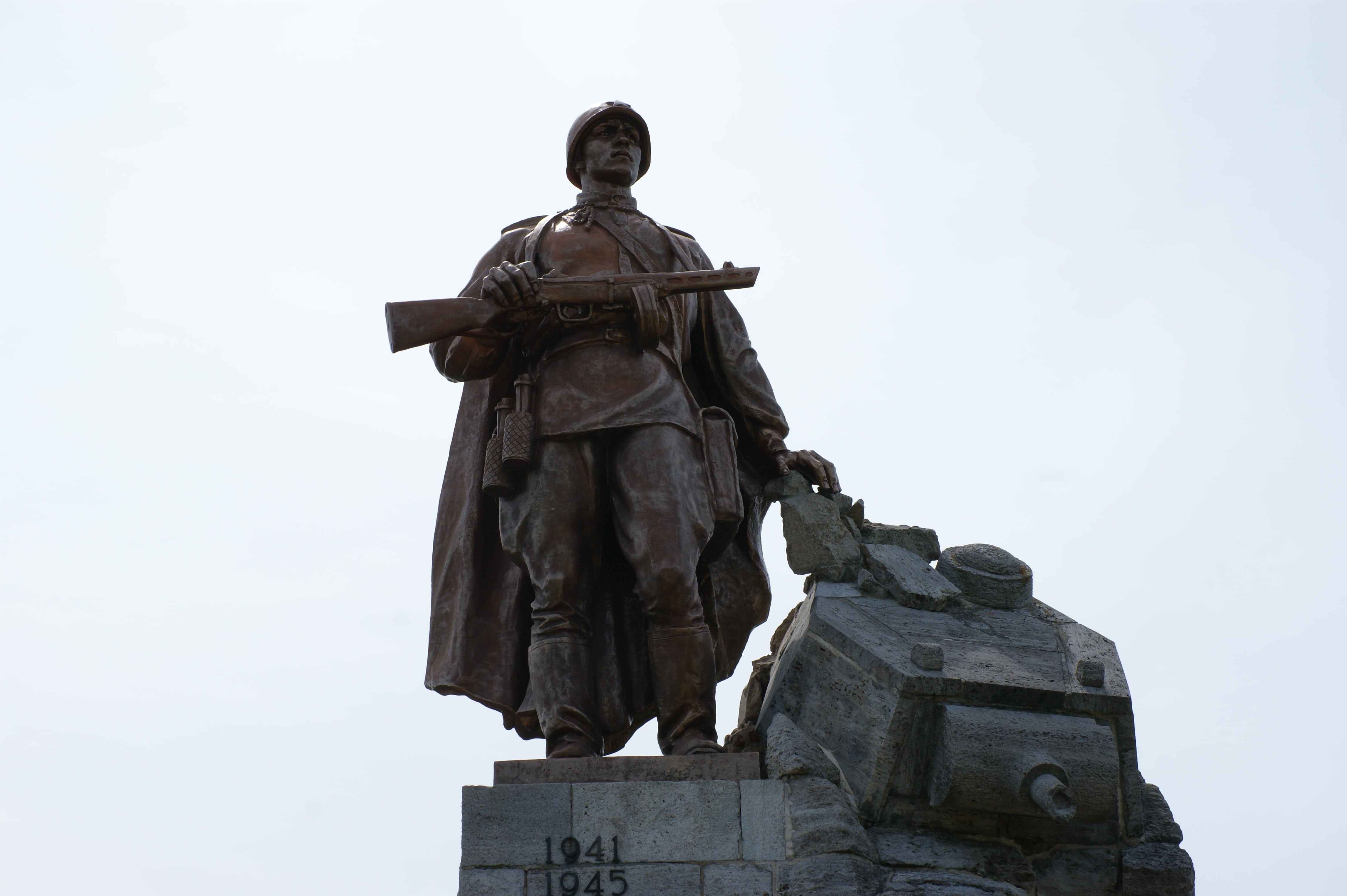 famous Place, soviet, clear sky, 4K, architecture, no people, travel, craft, wwii, art and craft, day, memorial, sculpture, statue, nature, government, HD Wallpaper
