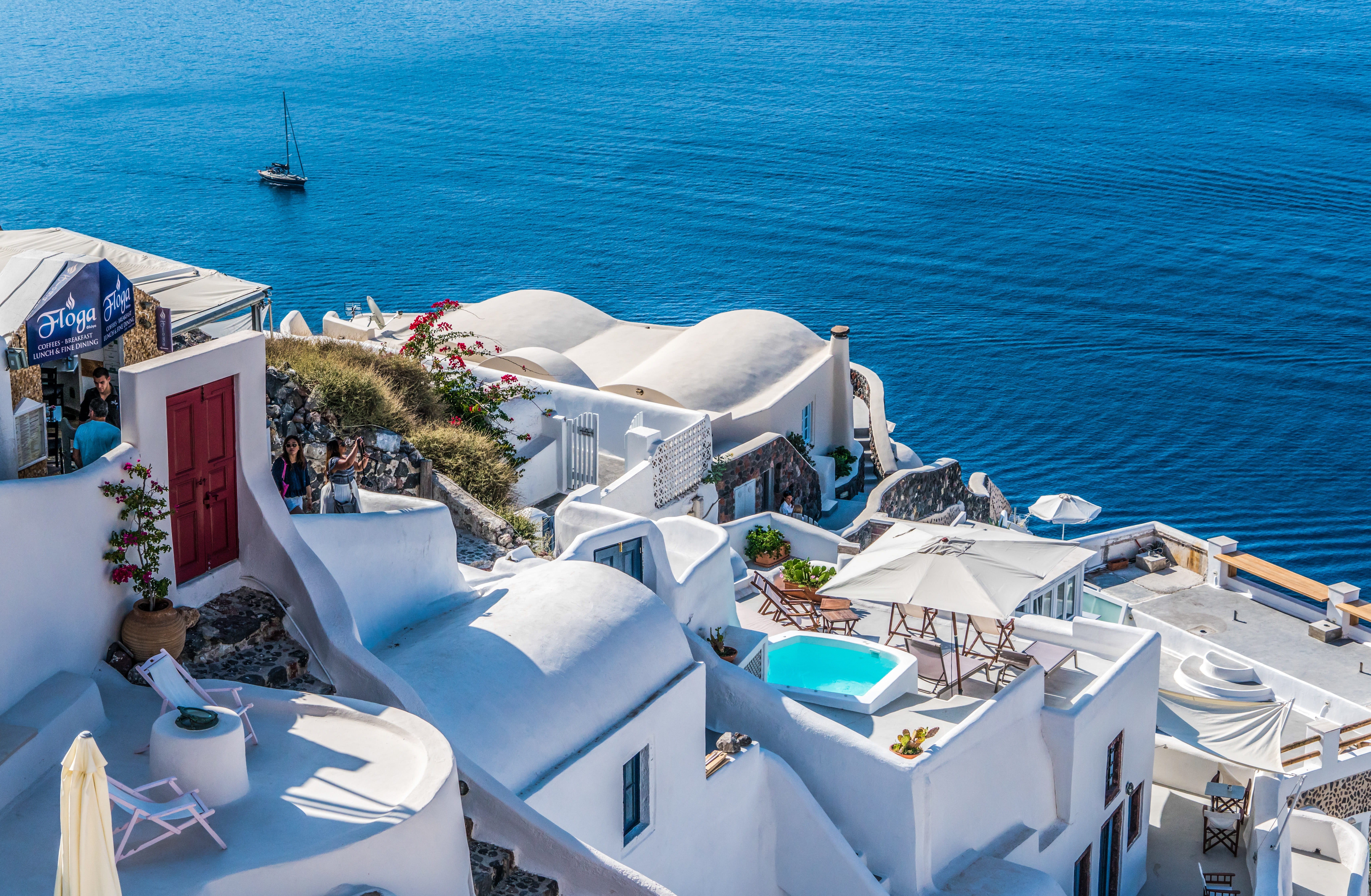 ocean, wealth, high angle view, resort, santorini, sea, building exterior, day, holiday, beach, built structure, blue, coast, building, sunlight, mediterranean, HD Wallpaper