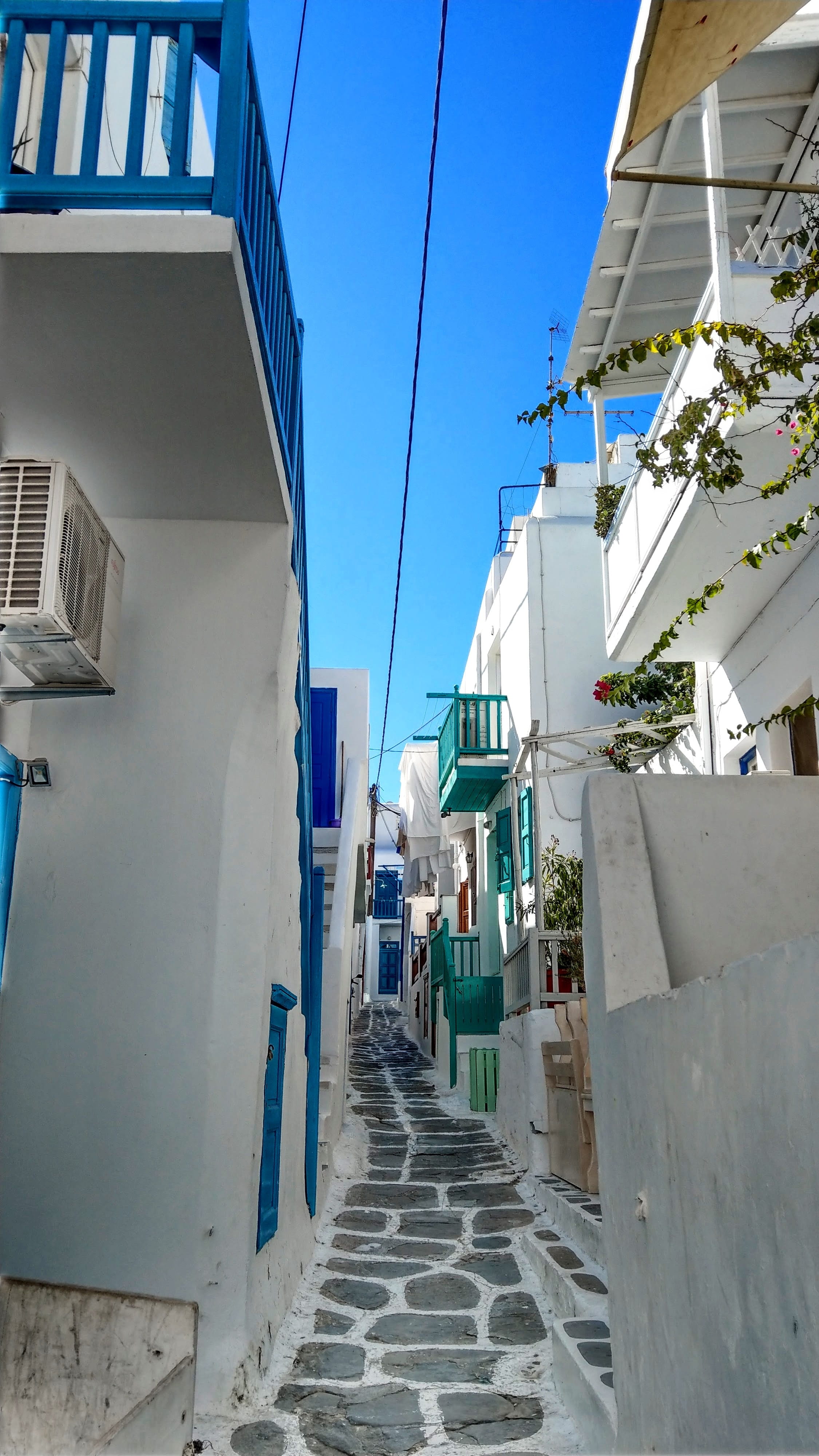 footpath, residential district, built structure, greece, 4K, outdoors, nature, direction, building, low angle view, street, mykonos, blue, the way forward, Phone HD Wallpaper
