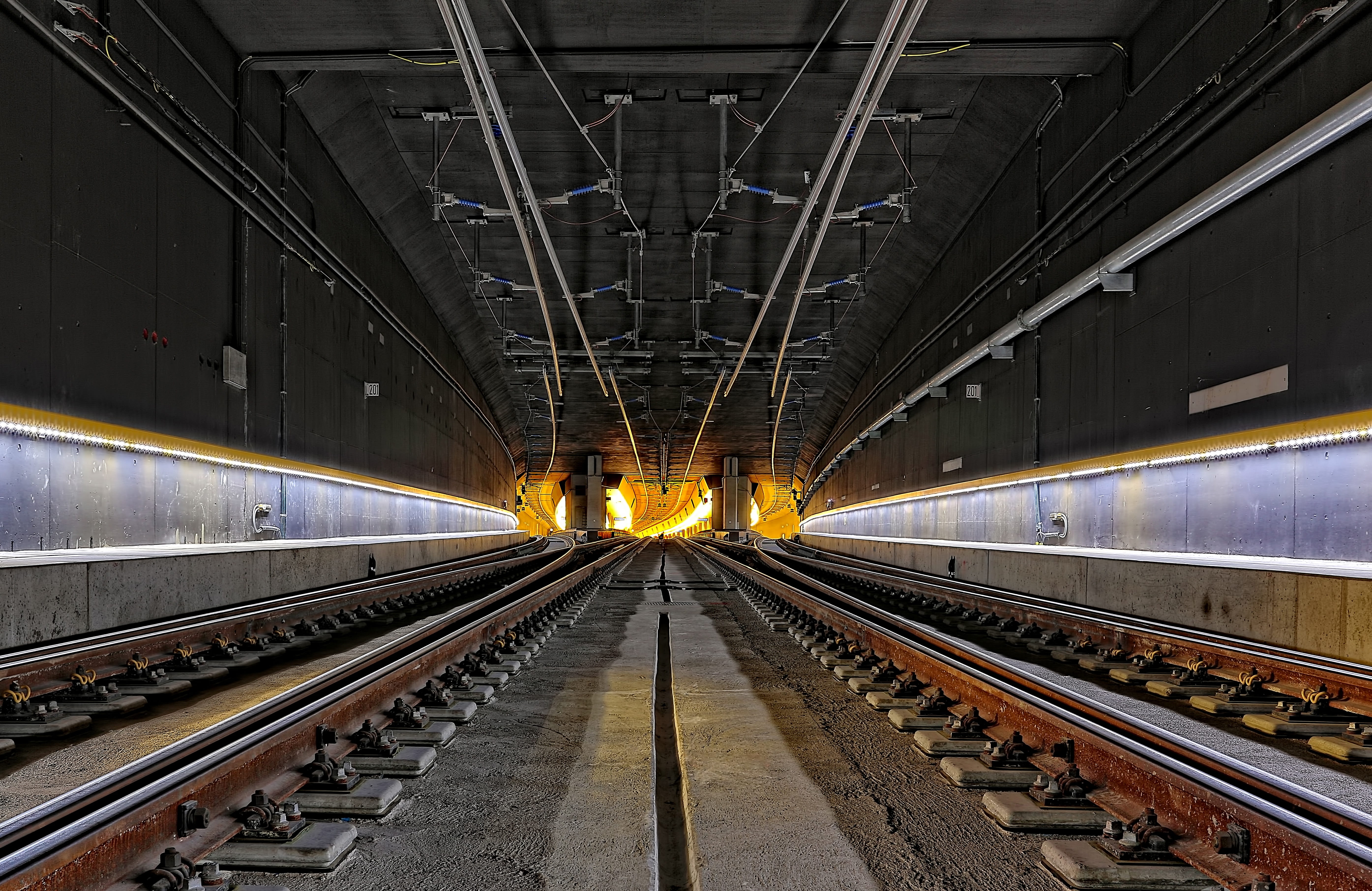 transportation, built structure, railroad station platform, long, diminishing perspective, parallel, outdoors, tunnel, lighting equipment, infrastructure, HD Wallpaper