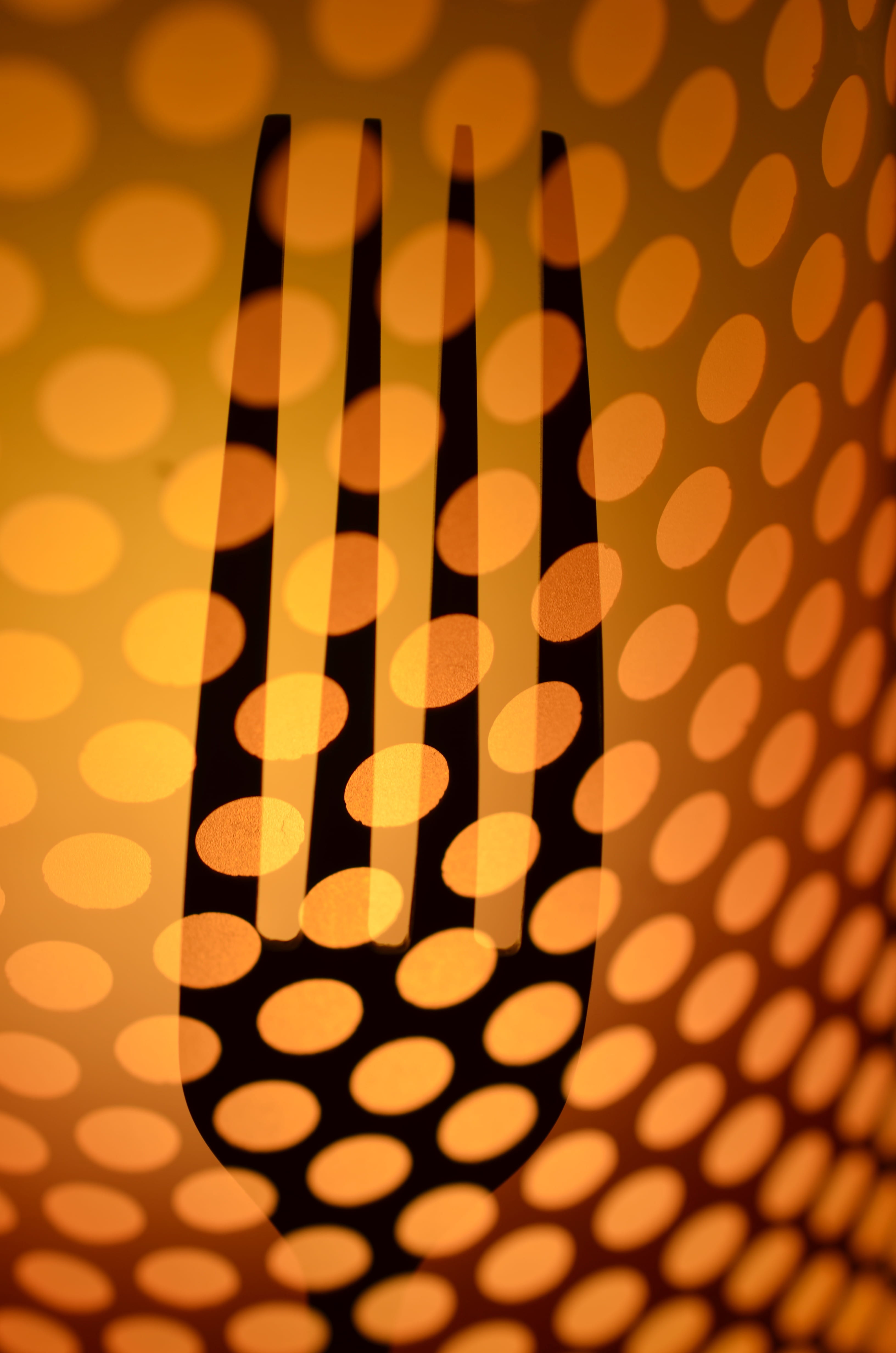 full frame, selective focus, indoors, design, close-up, pattern, board, garbel, kitchen, circle, night, arrangement, black color, the tract, cutlery, orange, Phone HD Wallpaper