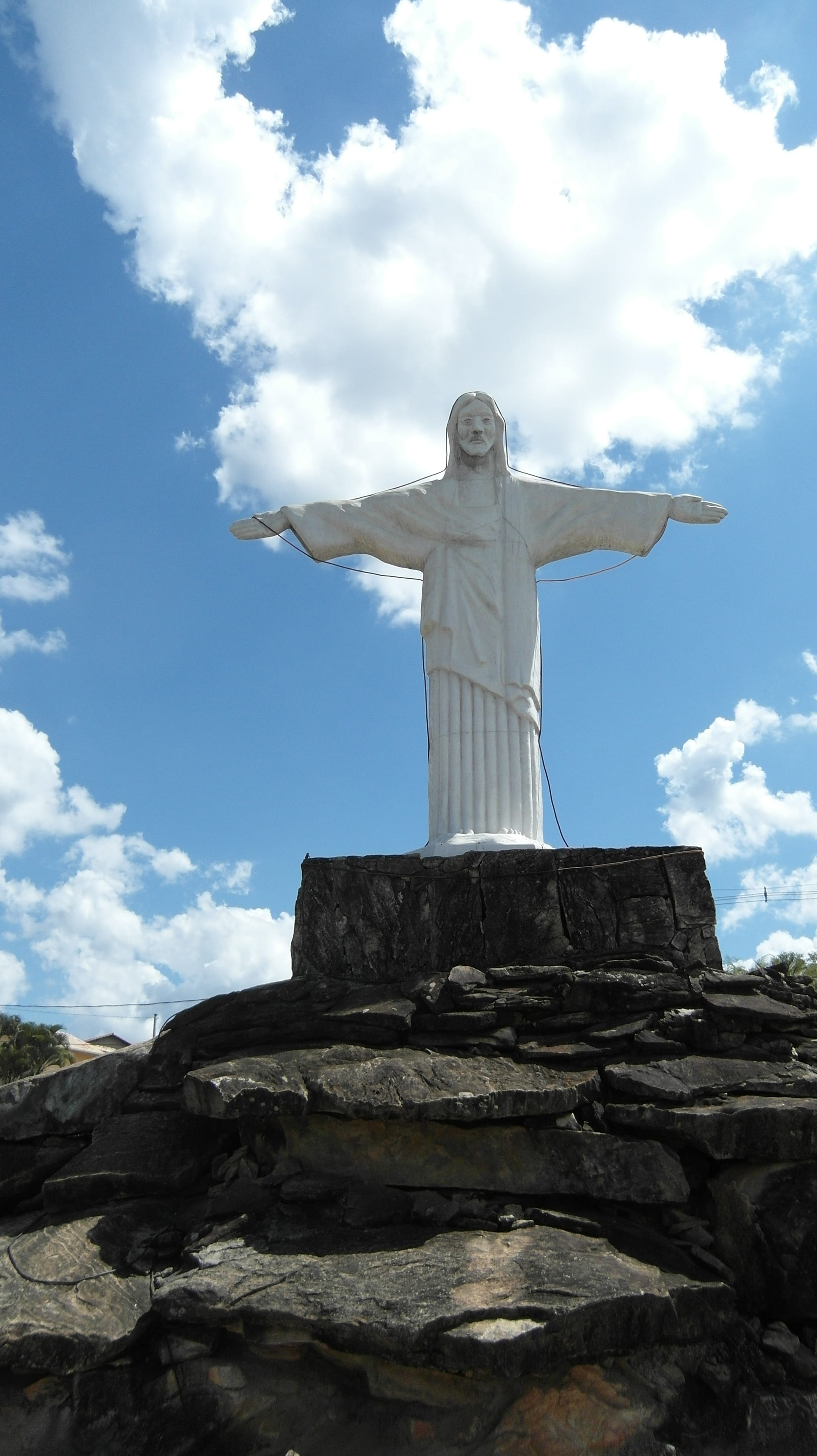 spirituality, outdoors, male likeness, Christo, belief, clouds, human representation, day, craft, low angle view, creativity, art and craft, Minas Gerais, Phone HD Wallpaper