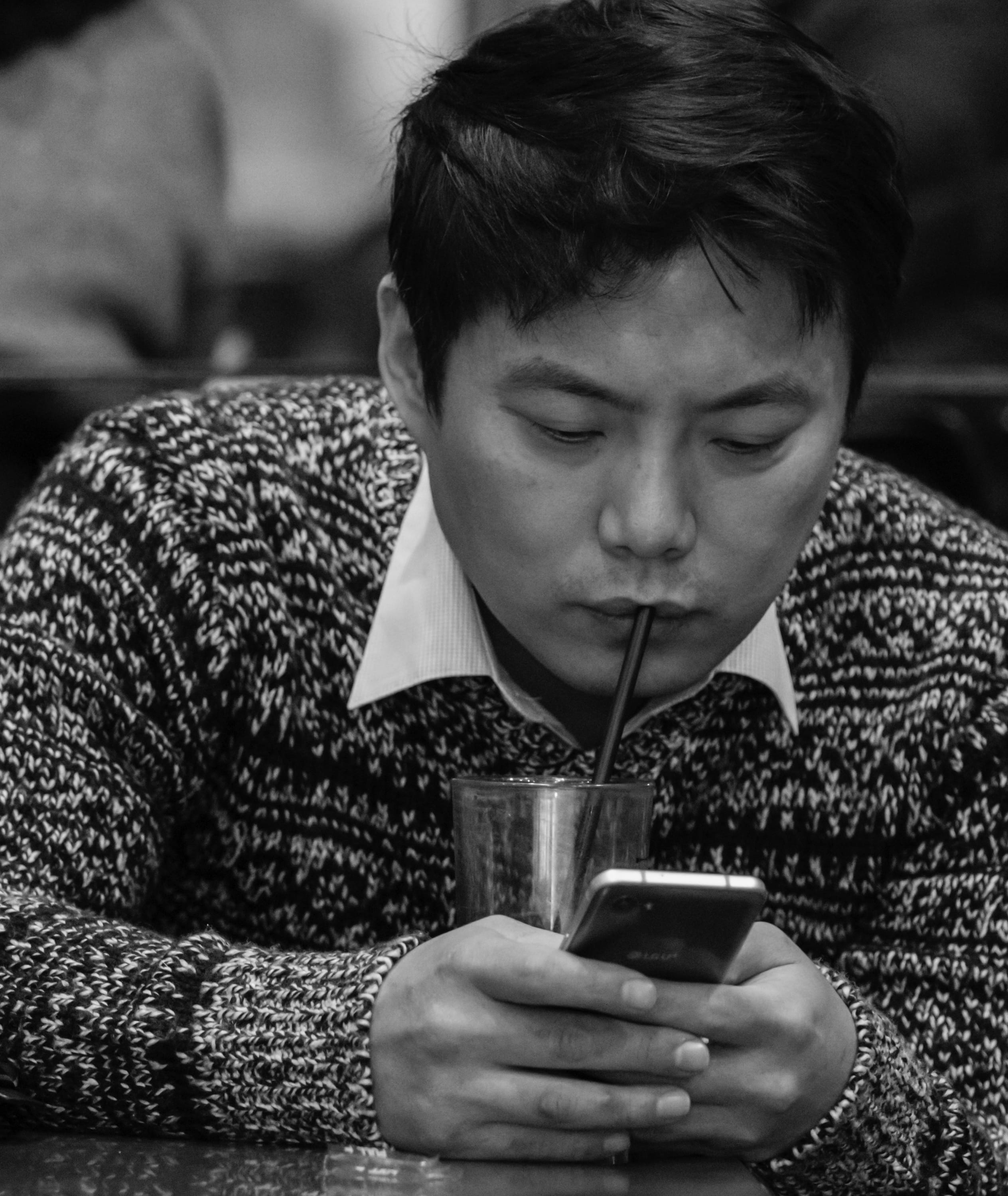korean, indoors, men, coffee shop, straw, holding, cell phone, drinking, refreshment, front view, occupied, communication, wireless technology, one person, Phone HD Wallpaper