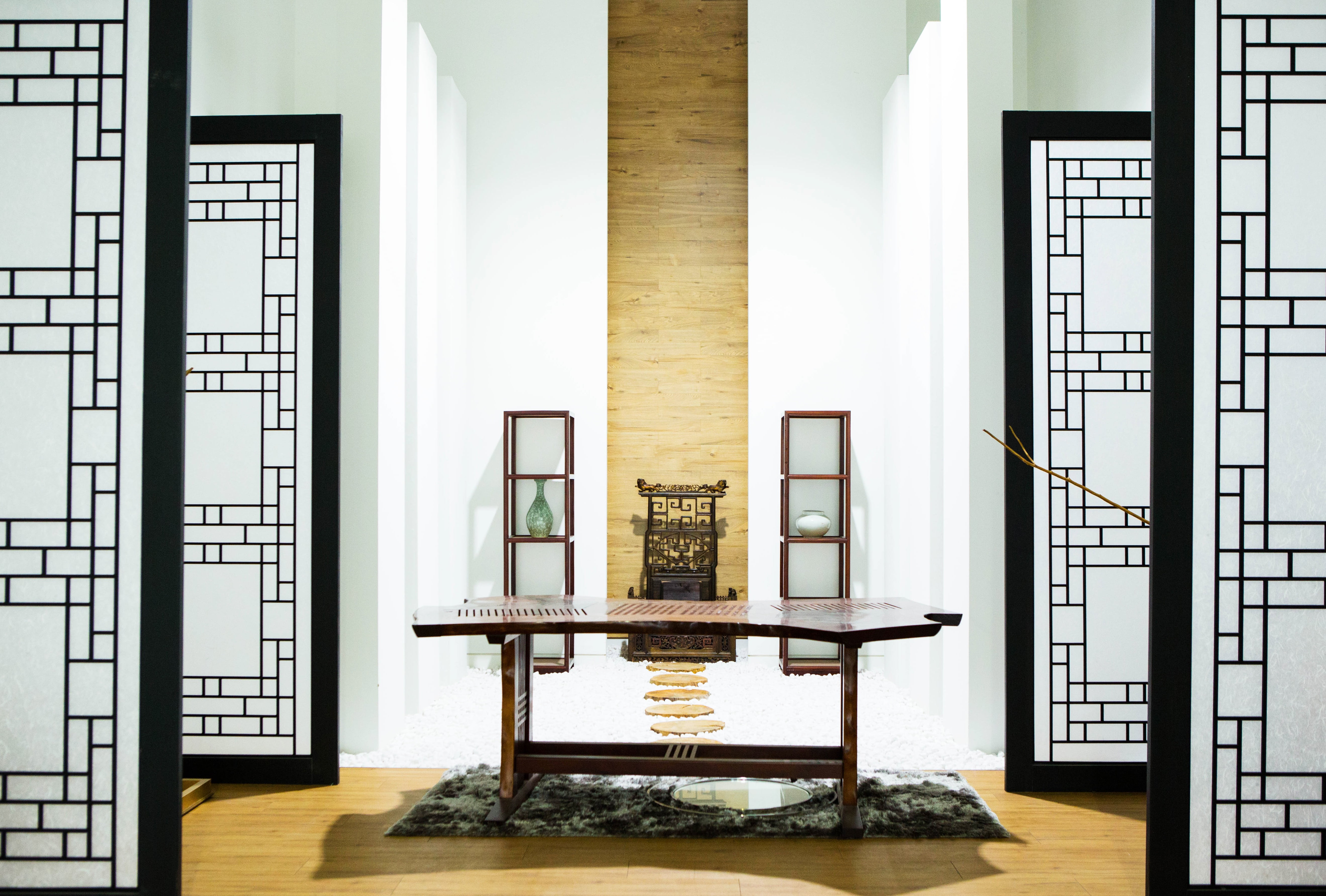 day, deocr, studio, oriental, wood - material, chair, modern, rental studio, seat, table, home Interior, absence, indoors, building, entrance, door, tabel, HD Wallpaper