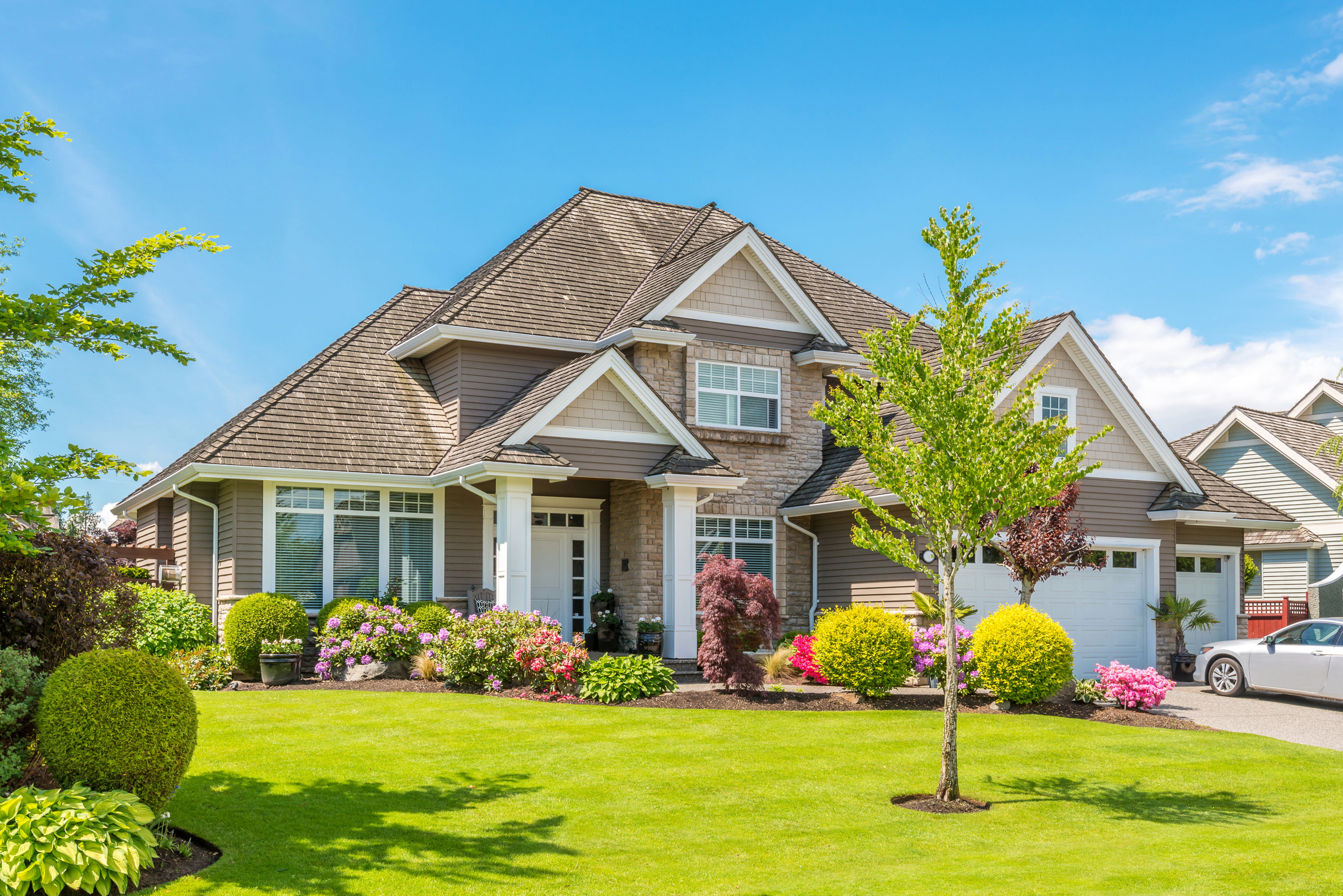 suburb, villa, wooden, no People, beds, flowers, color Image, detached House, new, lawn, blue, luxury, growth, residential District, summer, brown, 2K, HD Wallpaper