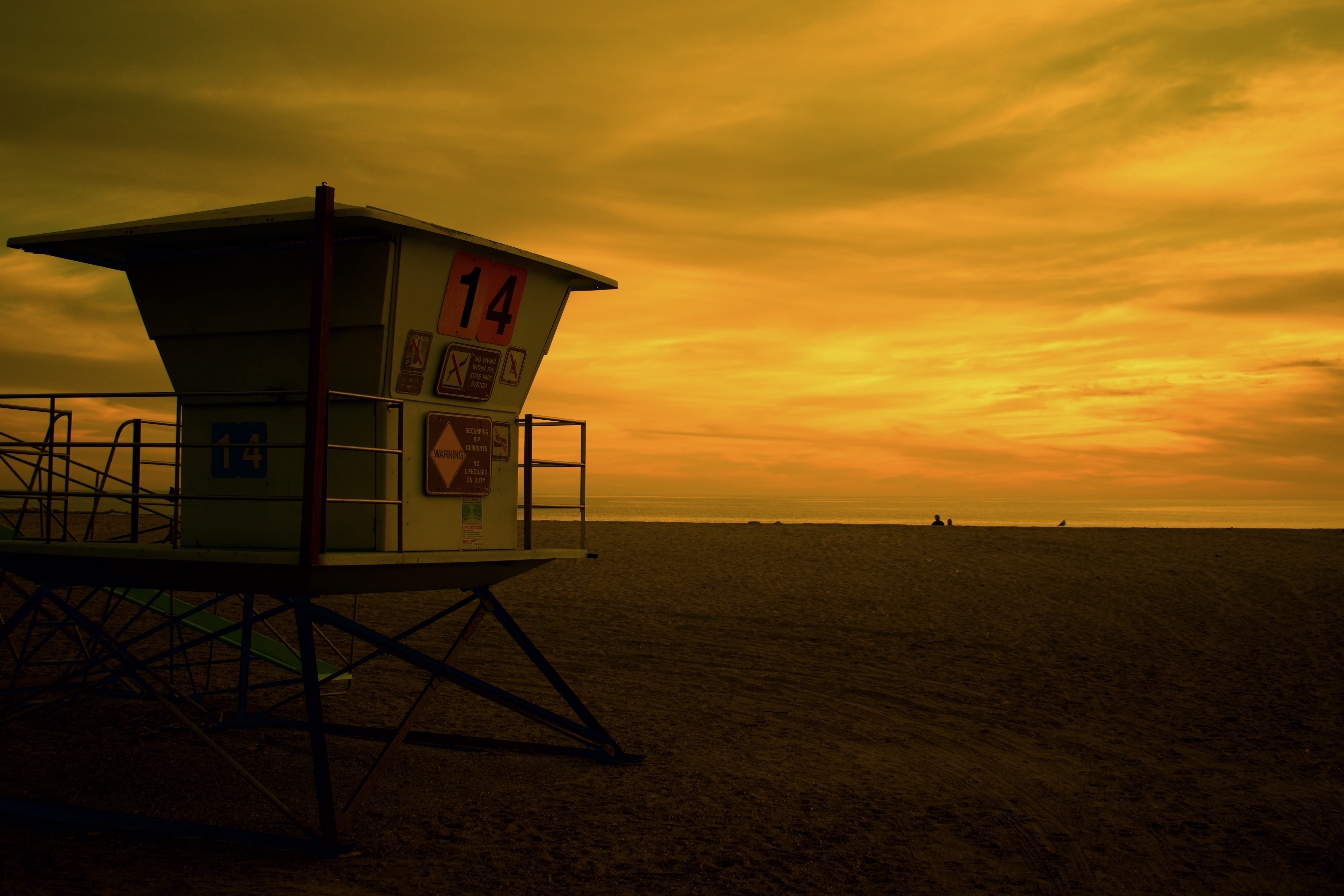 lifeguard, 5K, housing, lifeguard hut, tranquility, sea, ocean, protection, countryside, cloud - sky, red sky, dawn, architecture, shelter, shack, dusk, HD Wallpaper
