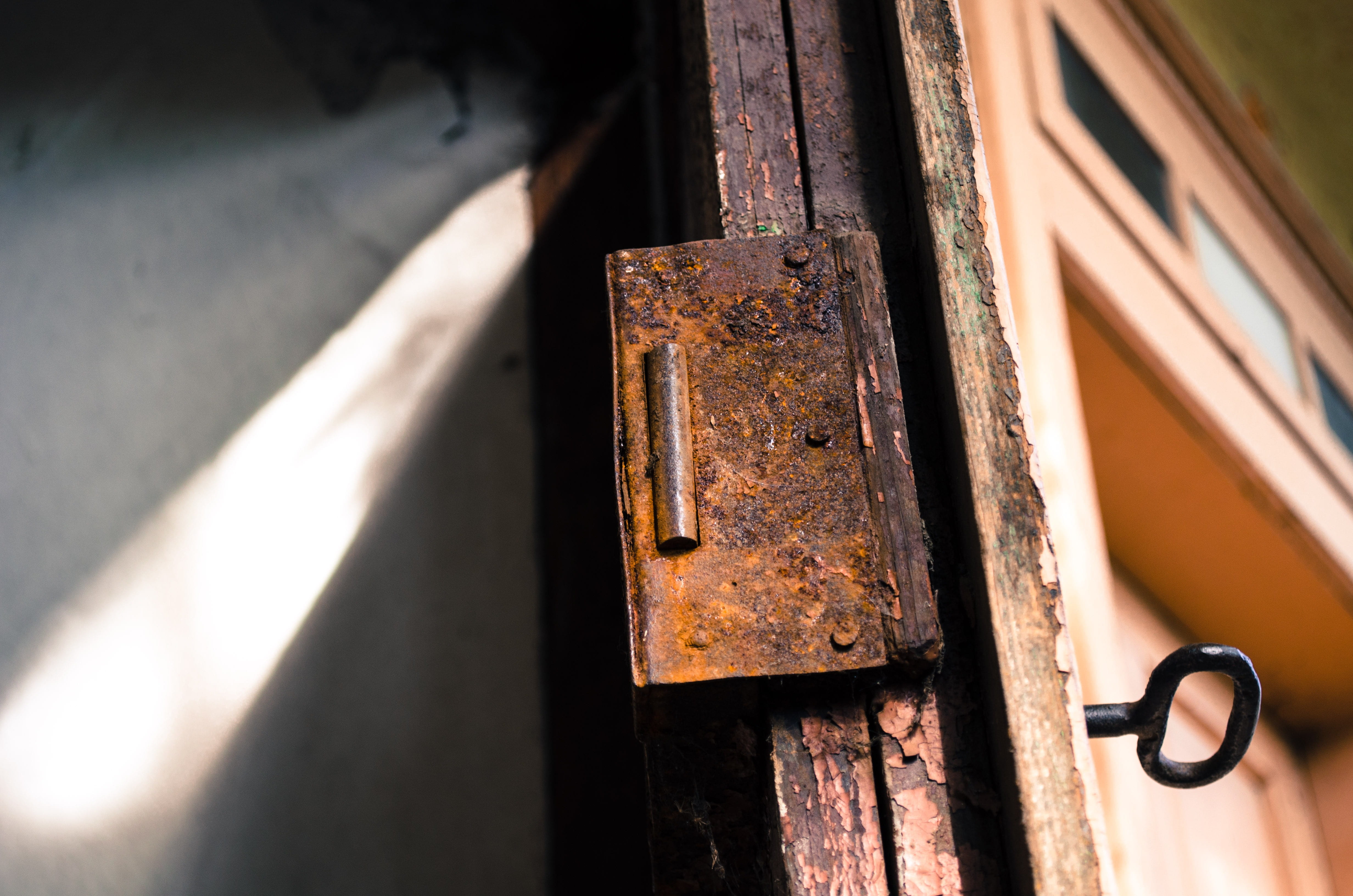rusty, rust, cellar door, history, focus on foreground, architecture, key, metal, weathered, outdoors, 4K, antique, no people, selective focus, hinge, HD Wallpaper
