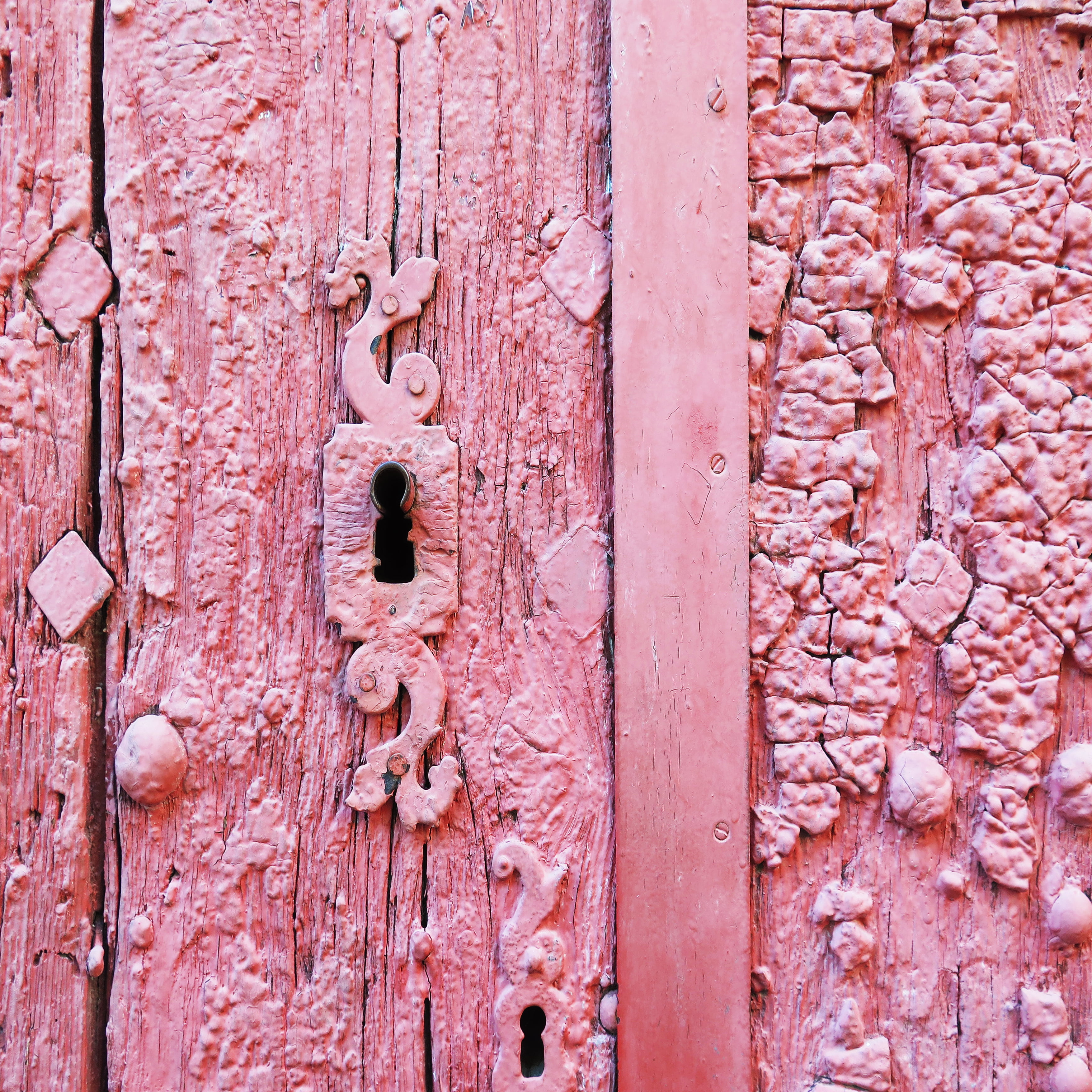 lock, old, textured effect, day, shabby, deterioration, decline, close-up, damaged, entrance, security, metal, keyhole, 2K, door, ruined, weathered, backgrounds, Phone HD Wallpaper