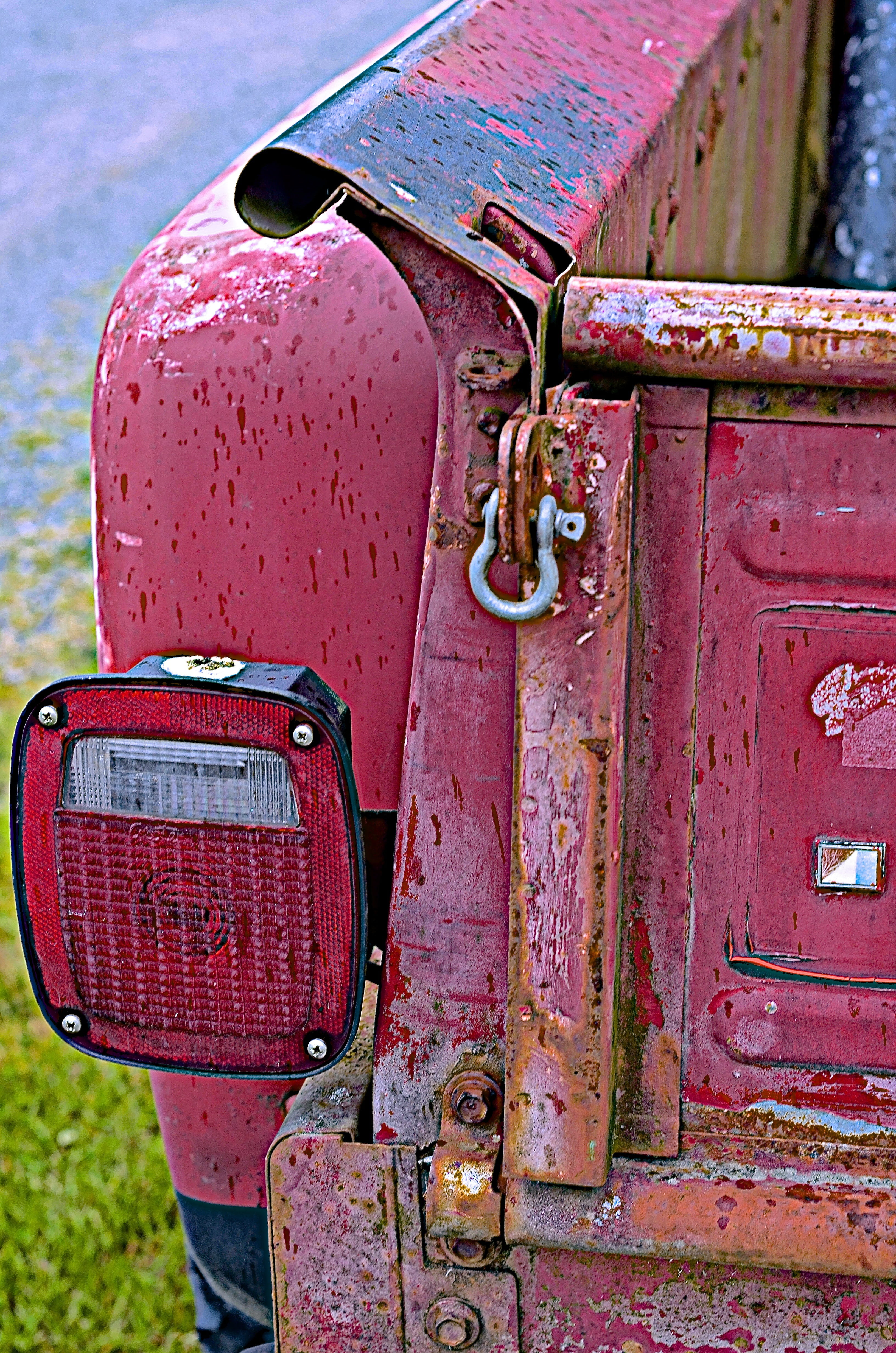 day, vehicle, run-down, latch, decline, deterioration, no people, damaged, metal, close-up, tail light, old, antique, weathered, rusty, truck, obsolete, Phone HD Wallpaper