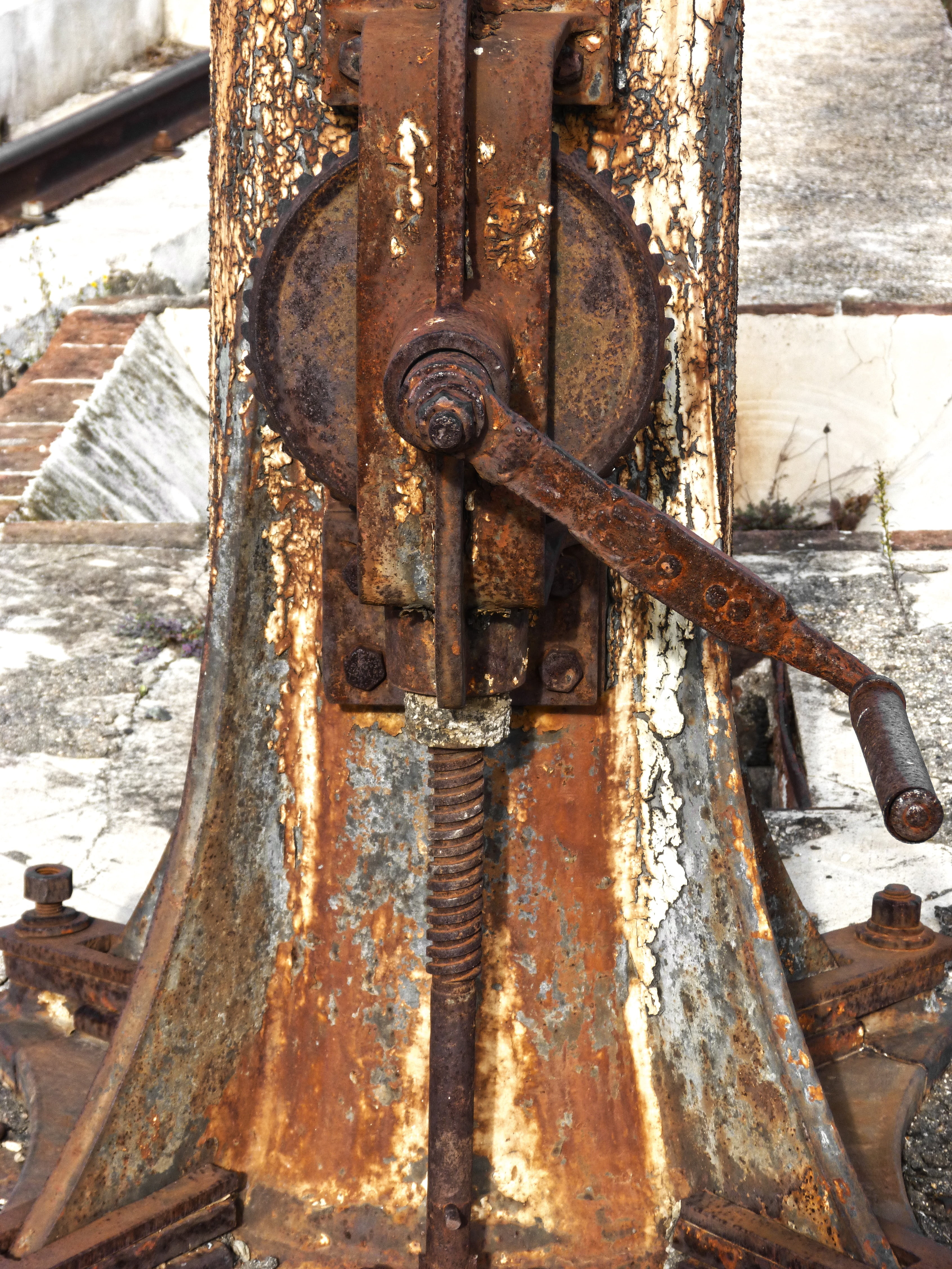 rusty, door, run-down, metal, obsolete, machine, iron - metal, gear, outdoors, decline, weathered, day, lock, winter, mechanism, abandoned, close-up, safety, Phone HD Wallpaper