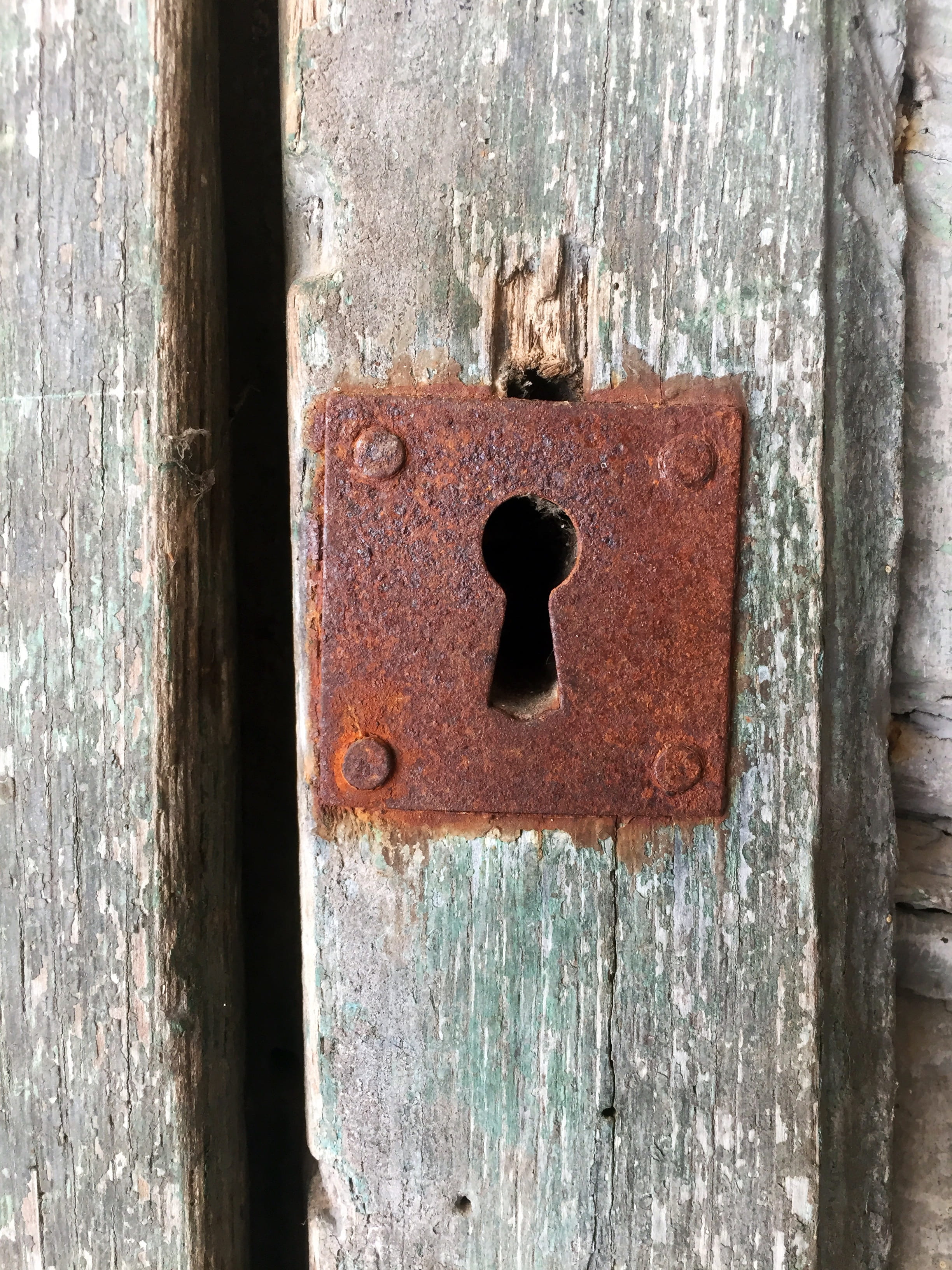 outdoors, safe, textured, blocked, closed, iron, latch, outdoor, decline, weathering, keyhole, close-up, protection, door, security, no people, run-down, Phone HD Wallpaper