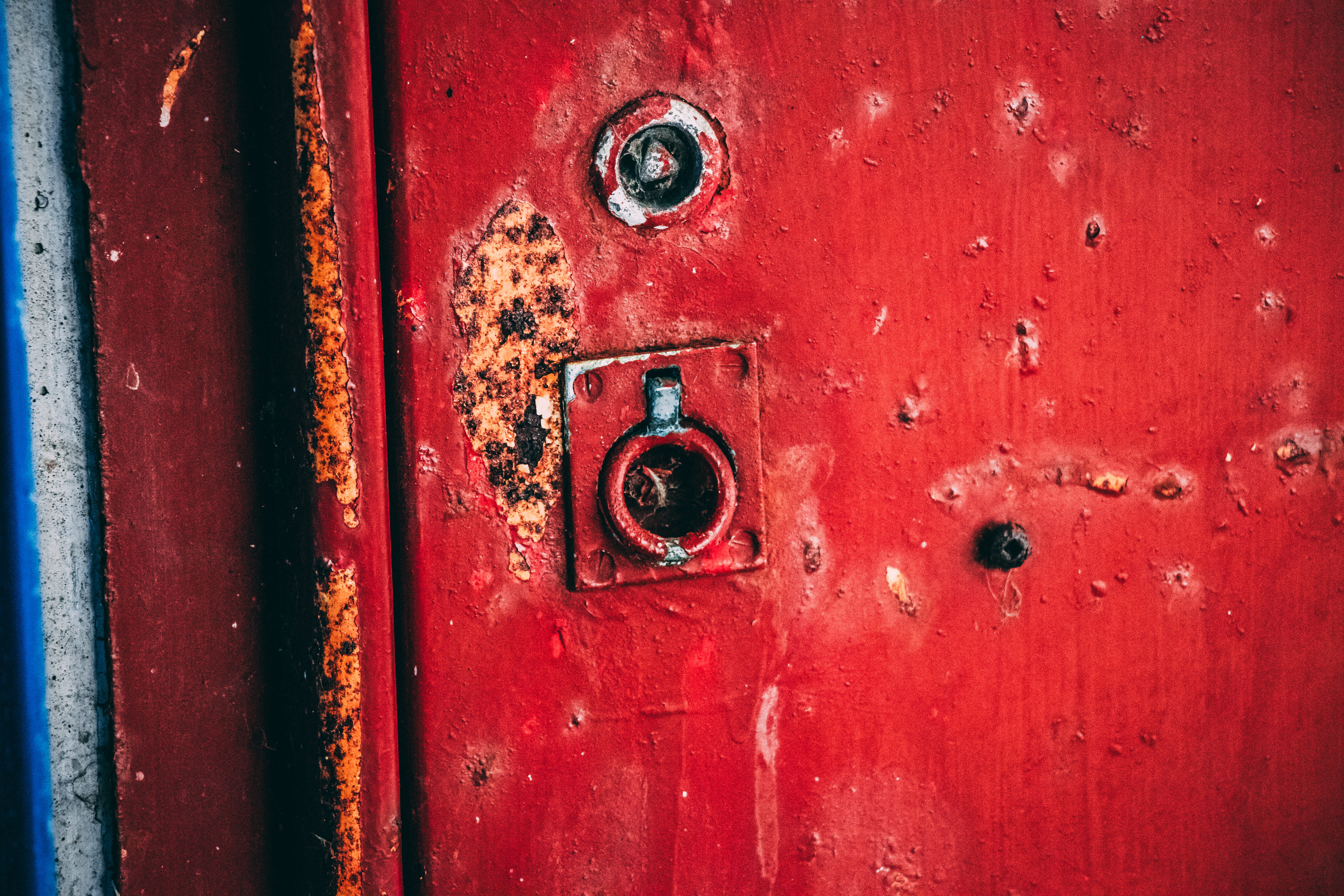 middelburg, red, security, outdoors, deterioration, backgrounds, netherlands, 5K, paint, decline, metal, keyhole, no people, handle, day, old, weathered, HD Wallpaper