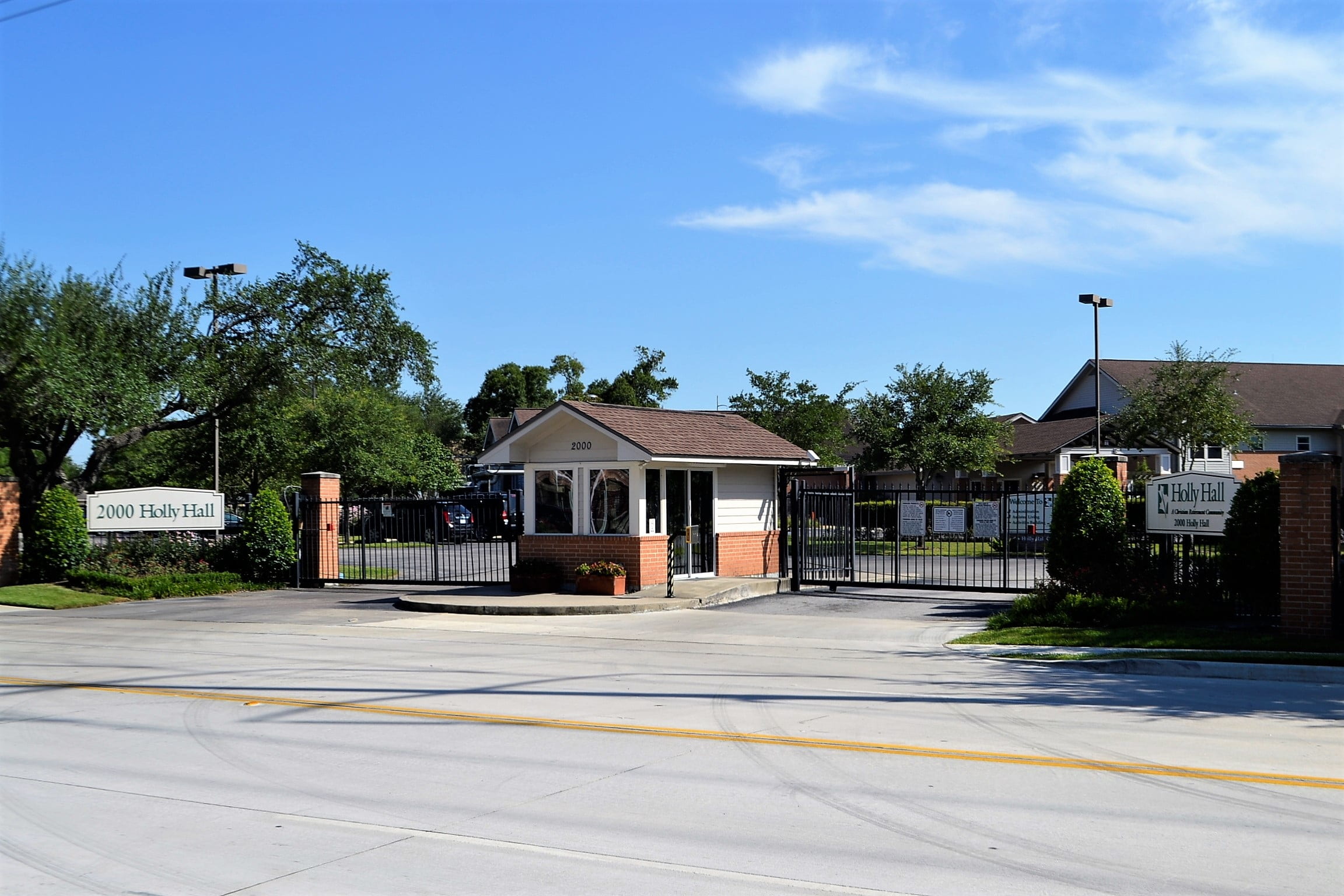 buildings, footpath, no people, town houses, city, texas, day, renting, plant, gated community, building, architecture, residential district, town, transportation, HD Wallpaper