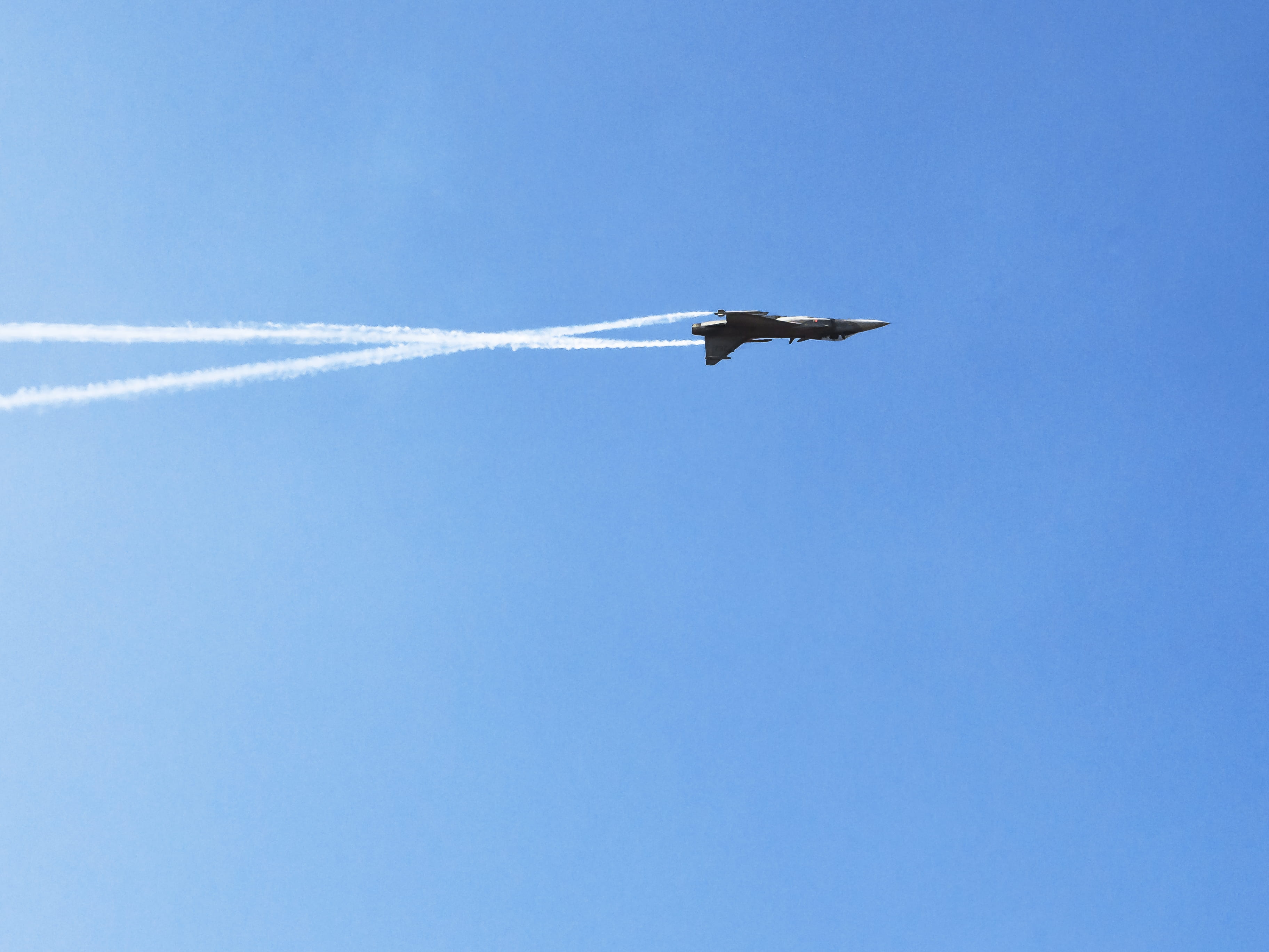 aerobatics, on the move, india, vapor trail, clear sky, low angle view, 2K, animal themes, airplane, rafale, motion, air, nature, airforce, fly, sky, air vehicle, HD Wallpaper