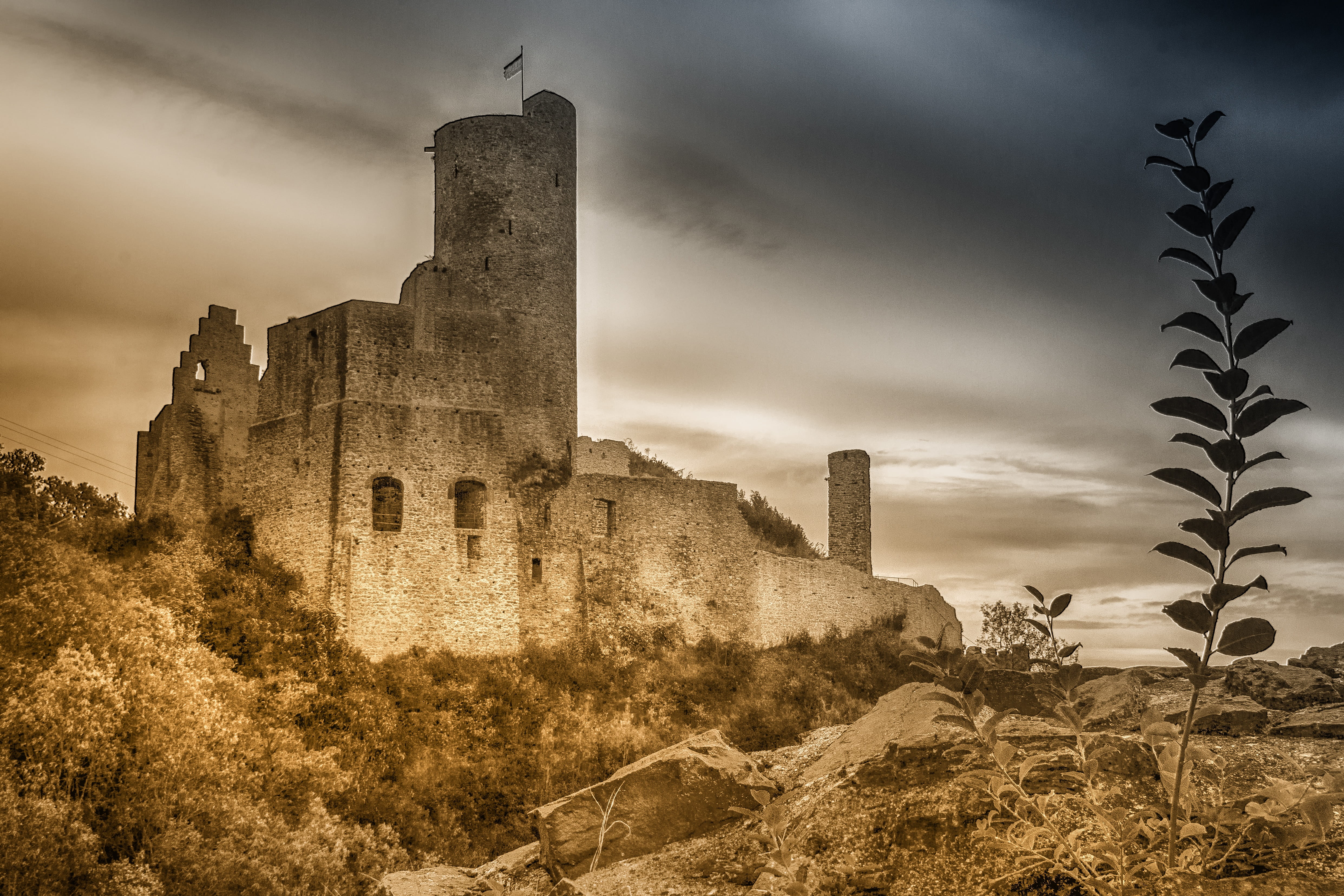 4K, landmark, rhineland palatinate, nature, clouds, land, castle, plant, building, sky, mystical, middle ages, fortress, history, monreal, outdoors, facade, HD Wallpaper