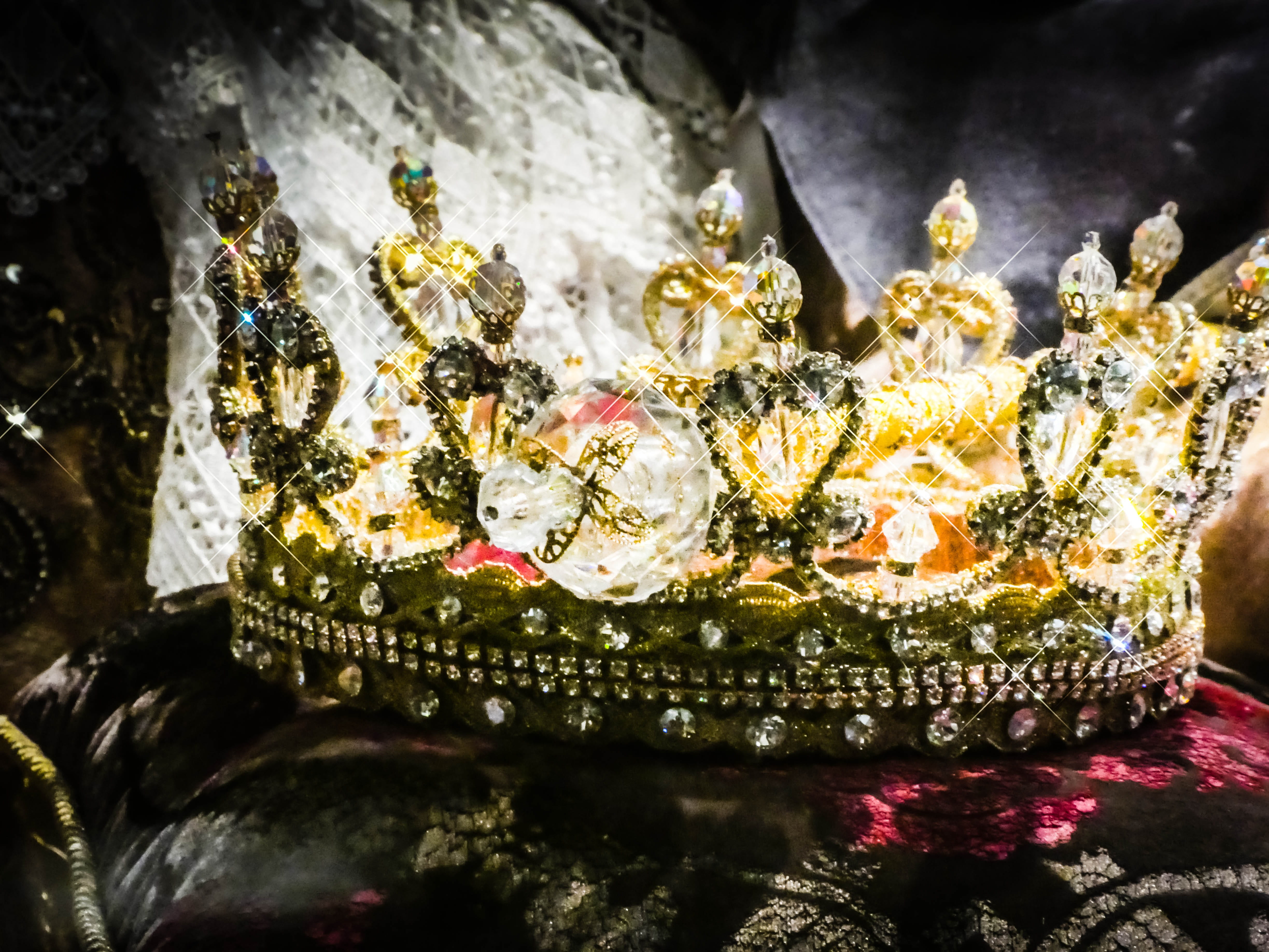 close-up, decoration, rock, gold, jewelry, king, royal, art and craft, golden, 4K, creativity, day, solid, flower, no people, nature, vintage, representation, HD Wallpaper
