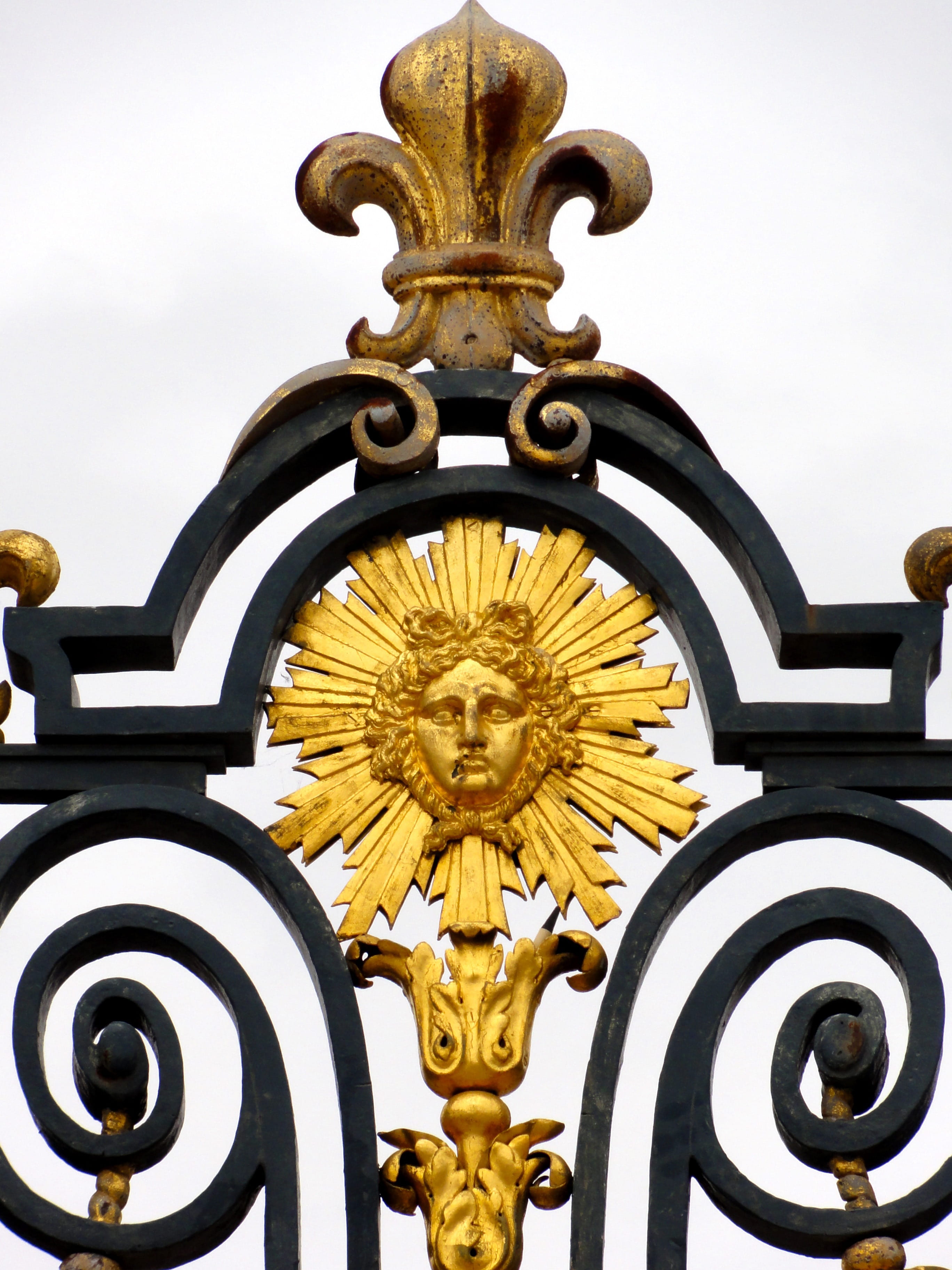 shape, art and craft, craft, built structure, Goal, Paris, pattern, louis xiv, Versaille, architecture, gold, sky, sun king, 2K, ornate, gate, no people, Phone HD Wallpaper