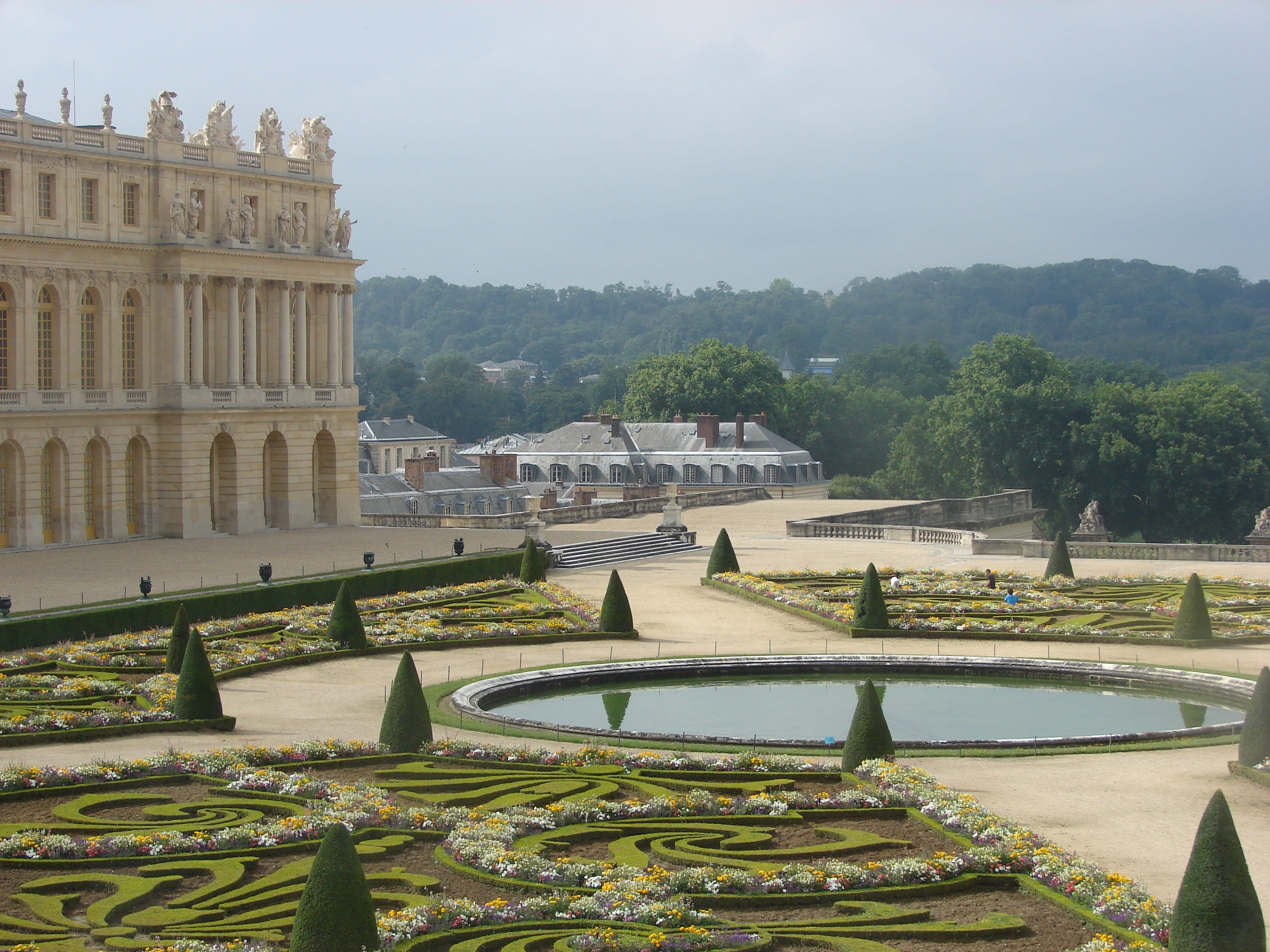 building exterior, tree, travel, landmark, the past, water, sky, Versailles, Garden, history, travel destinations, architecture, tourism, built structure, HD Wallpaper