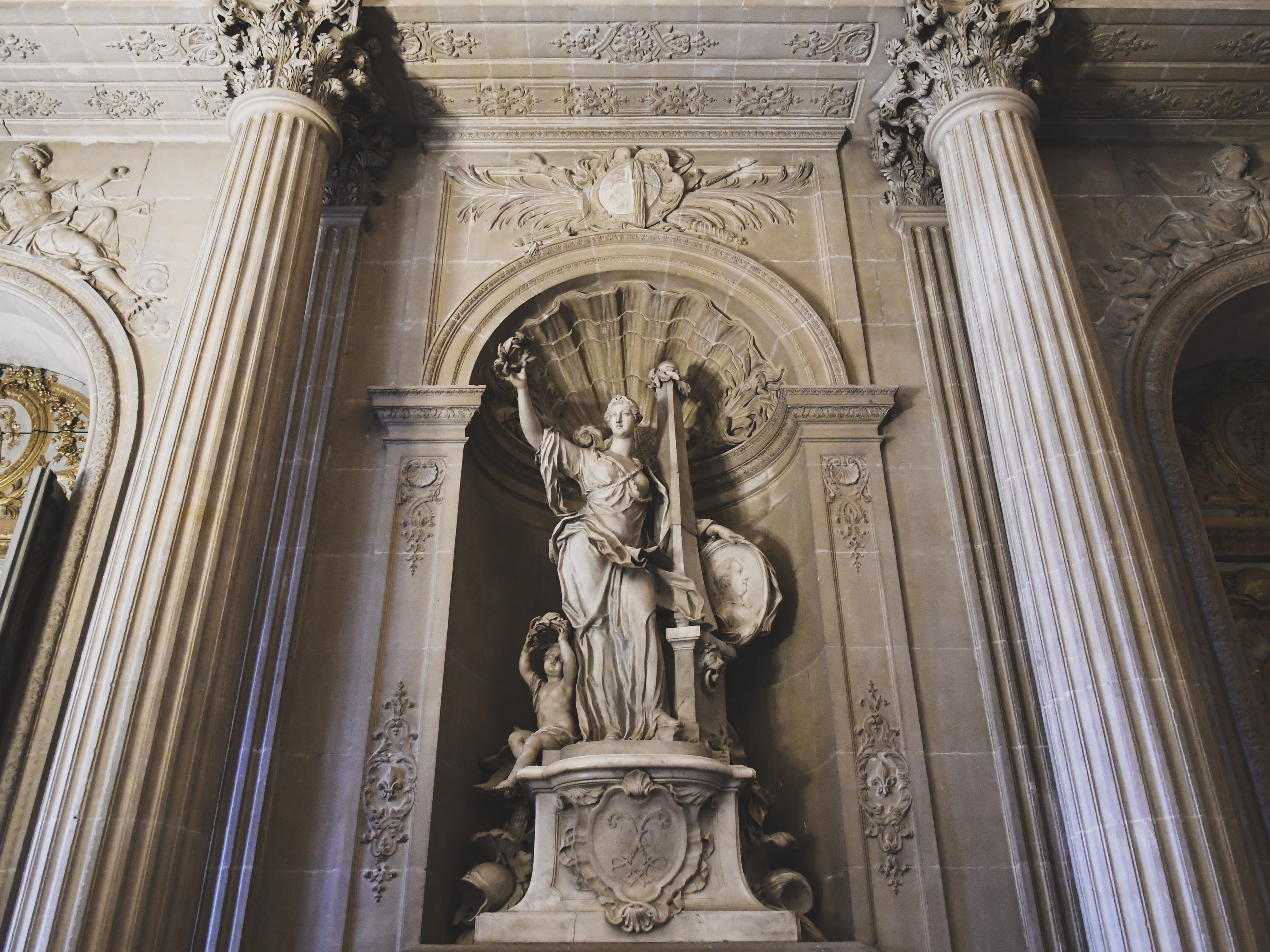 built structure, statue, versailles, ornate, carving - craft product, sculpture, architecture, art and craft, 4K, statues, low angle view, travel destinations, HD Wallpaper