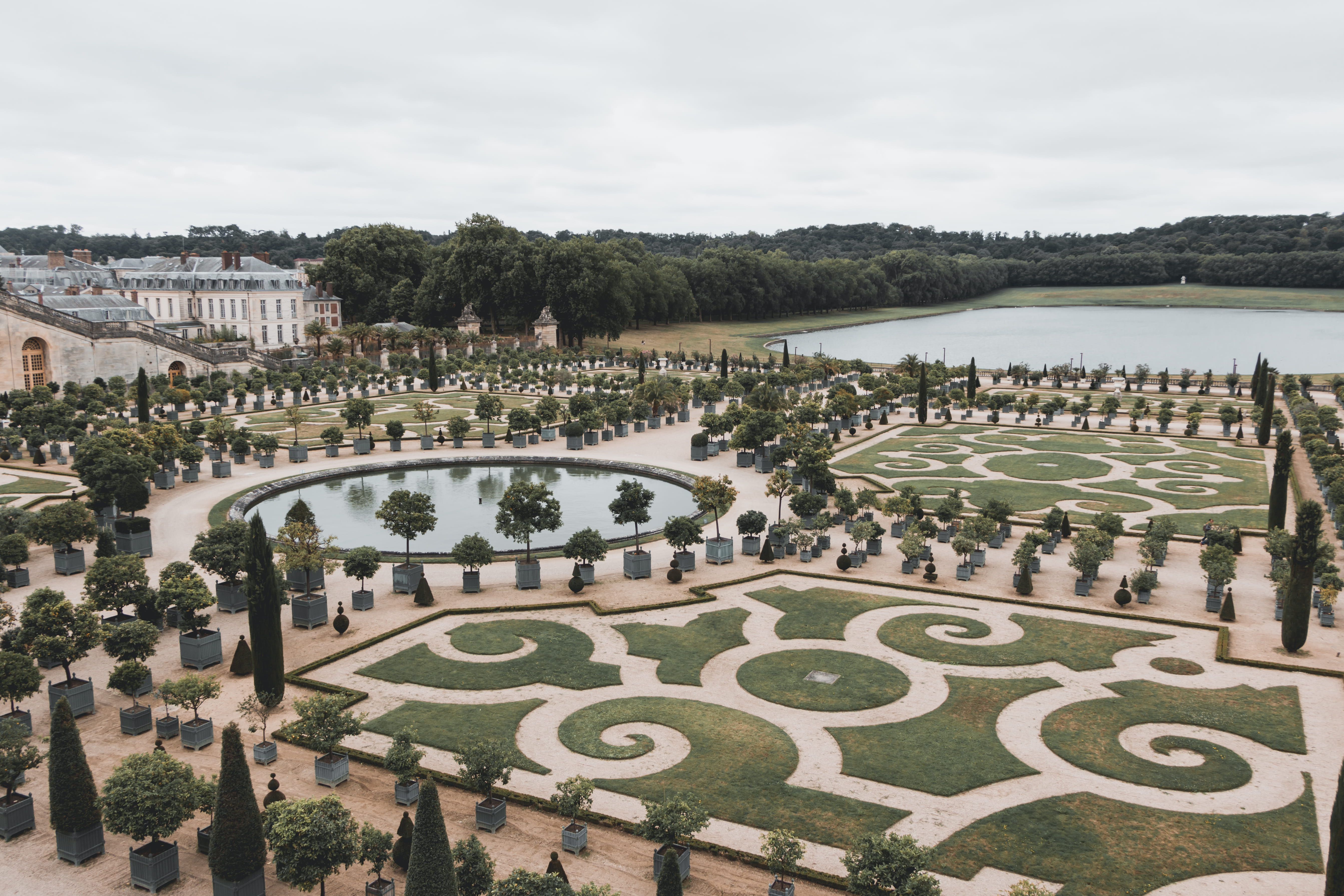 france, building, plant, ornamental garden, trees, high angle view, water, built structure, nature, travel destinations, jardins, grass, sky, château, formal garden, HD Wallpaper