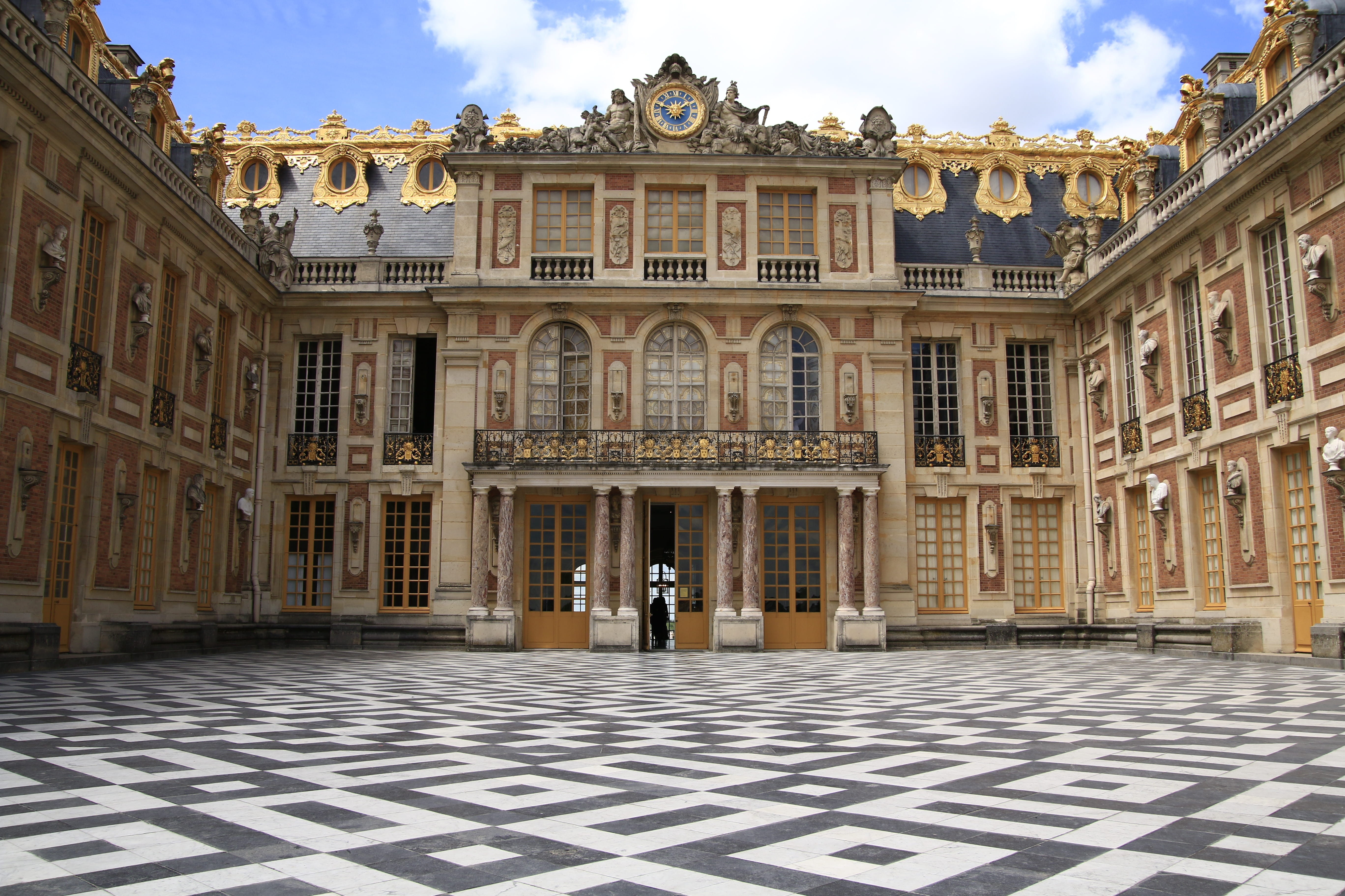 5K, courtyard, building, architecture, the past, travel destinations, nature, facade, tiled floor, tourism, outdoors, art and craft, history, cloud - sky, HD Wallpaper