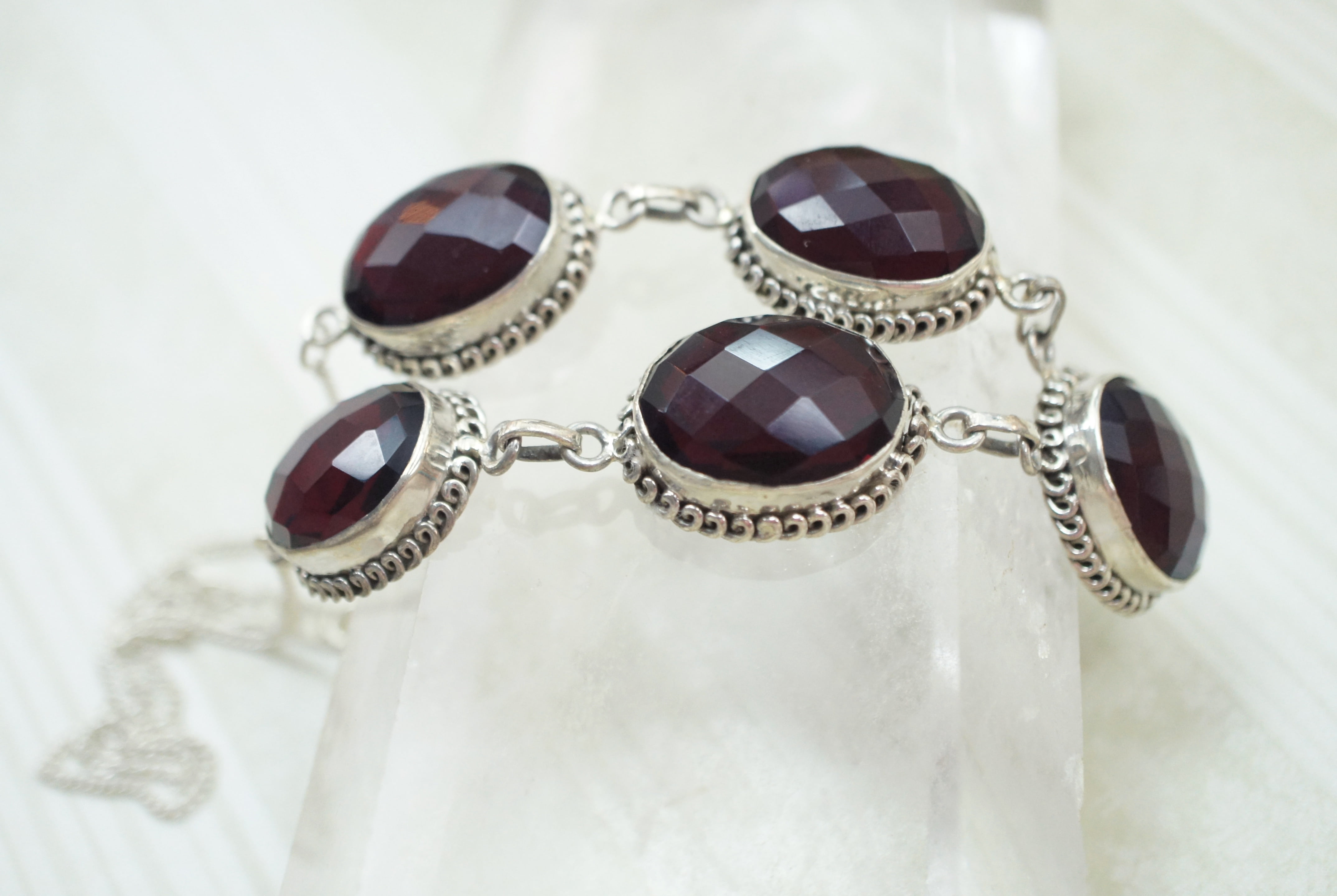 setting, bezel, faceted, precious gem, choker, studio shot, still life, elegance, jewel, style, gemstone, crystal, art and craft, chain, gemstones, garnet, HD Wallpaper
