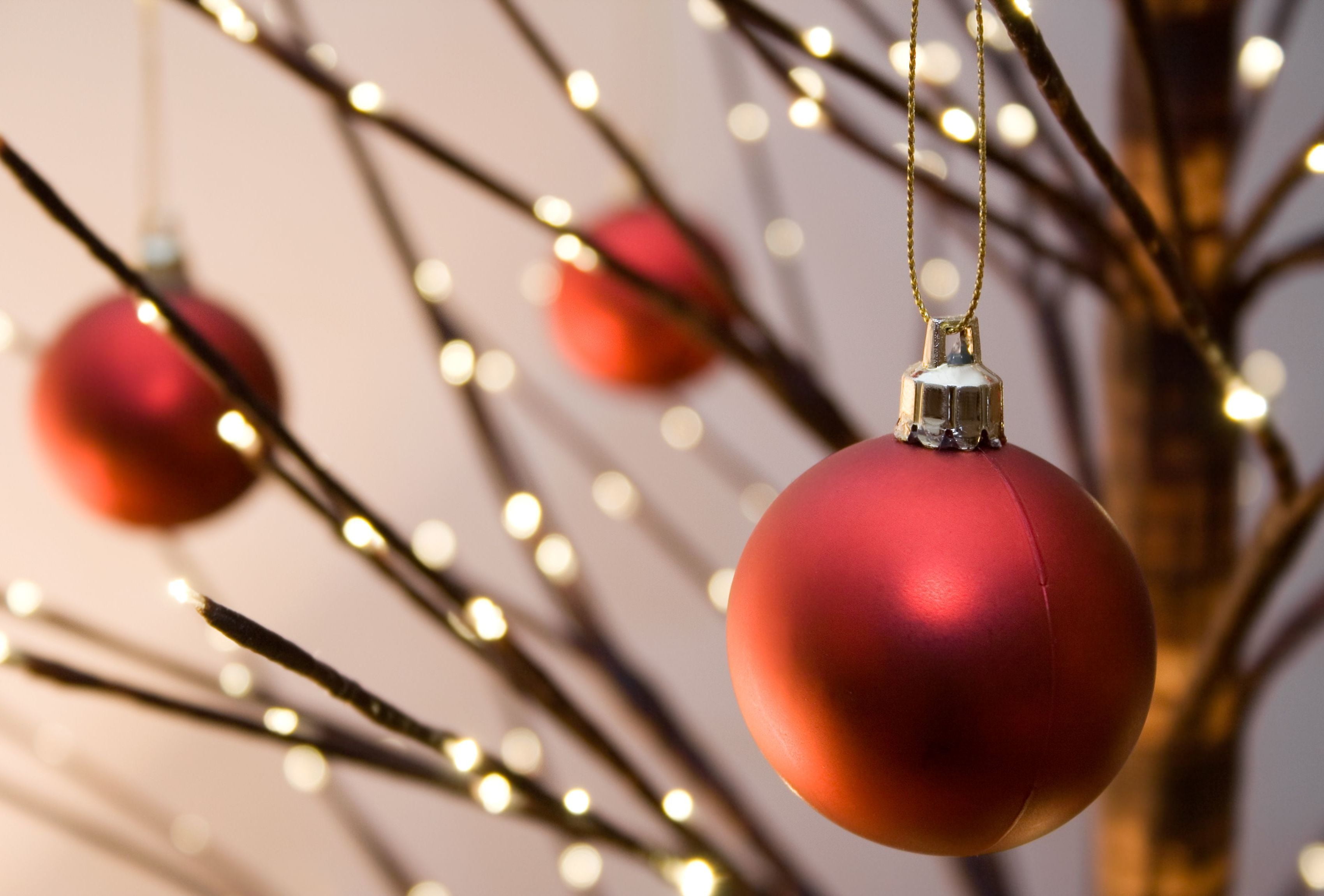 hanging, lights, selective focus, close-up, shiny, blur, widescreen, Christmas toys, christmas ornament, lighting equipment, decoration, red, HD Wallpaper