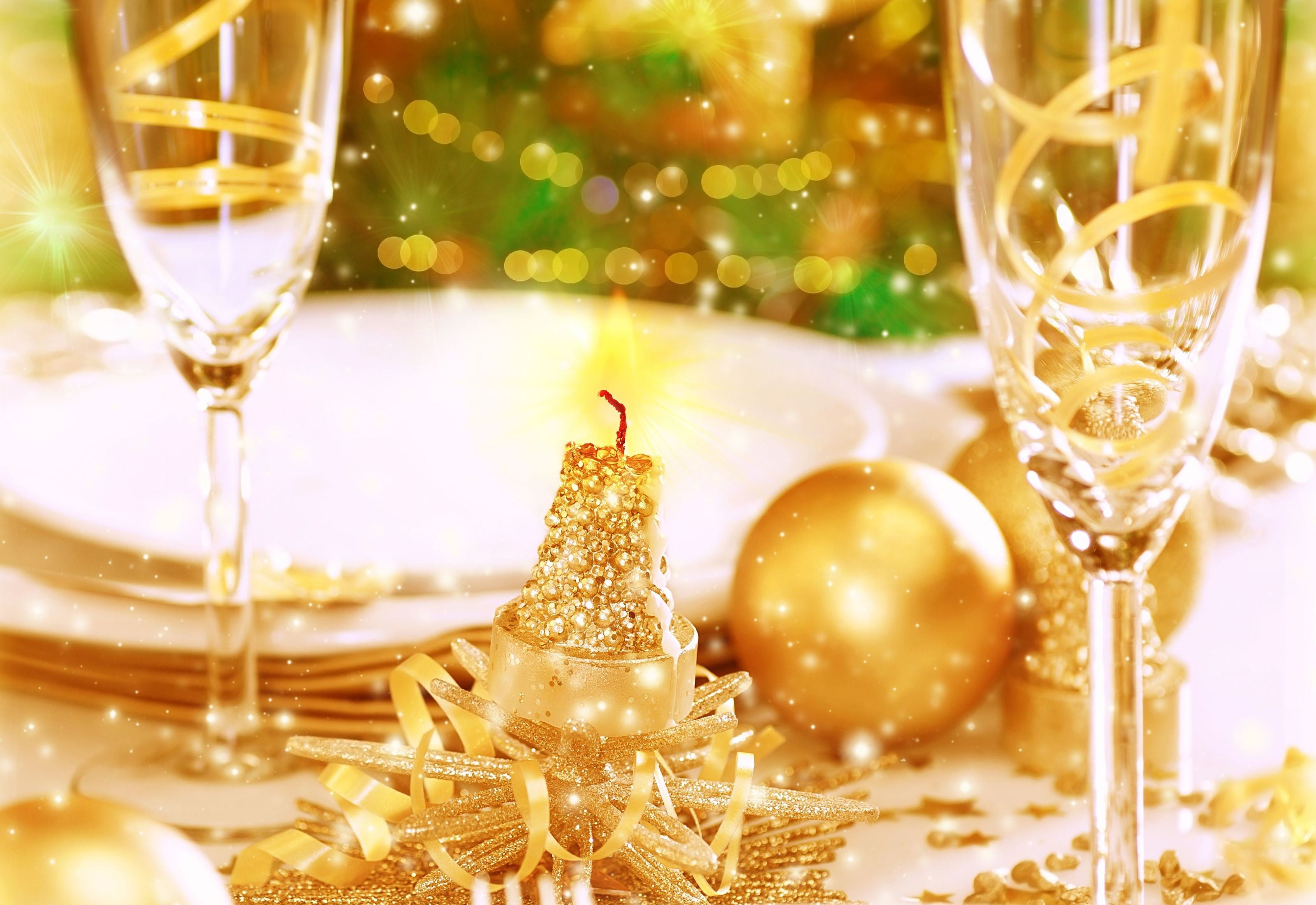 blur, indoors, two, HD, refreshment, drinking glass, wineglass, no people, wine, celebration, 2K, feast, new years eve, plates, food and drink, HD Wallpaper