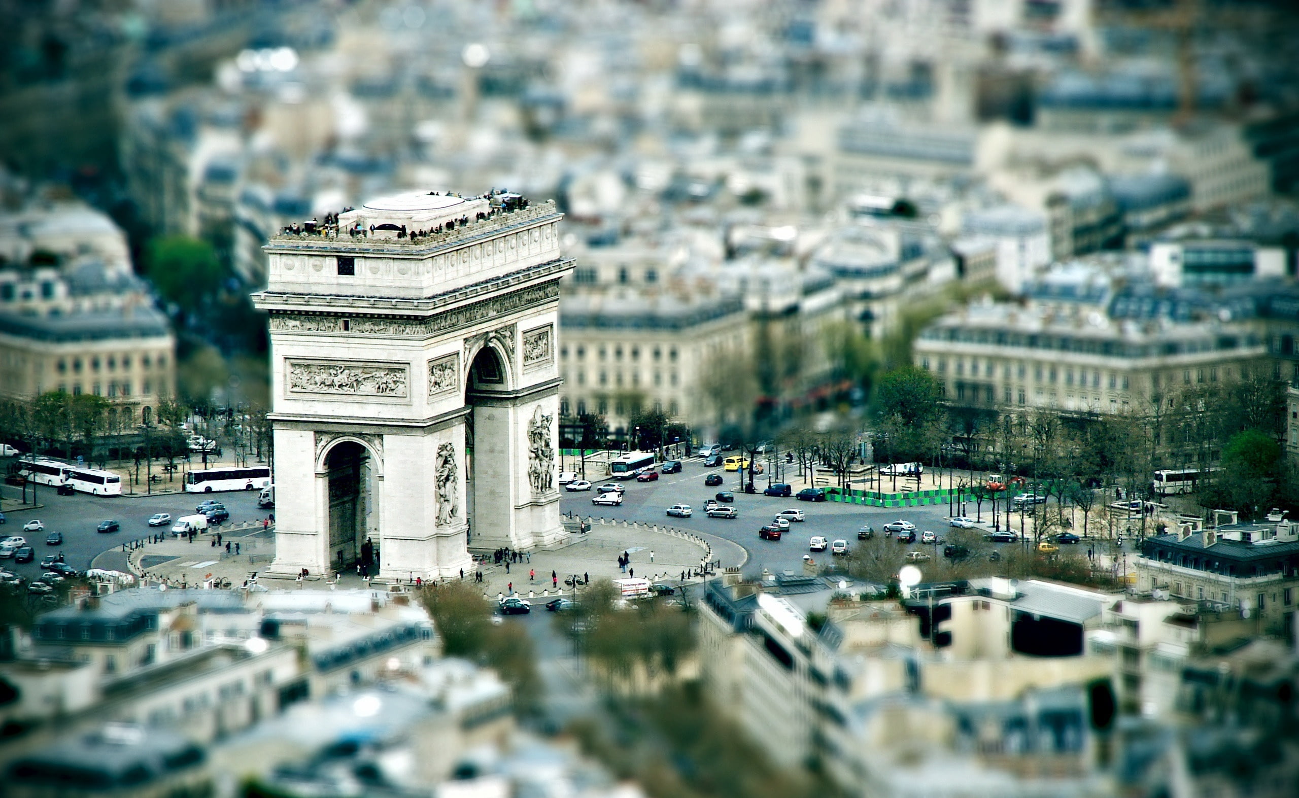 day, triumphal arch, triumphal, 2K, no people, cityscape, selective focus, travel destinations, monument, tilt-shift, the past, architecture, memorial, HD Wallpaper