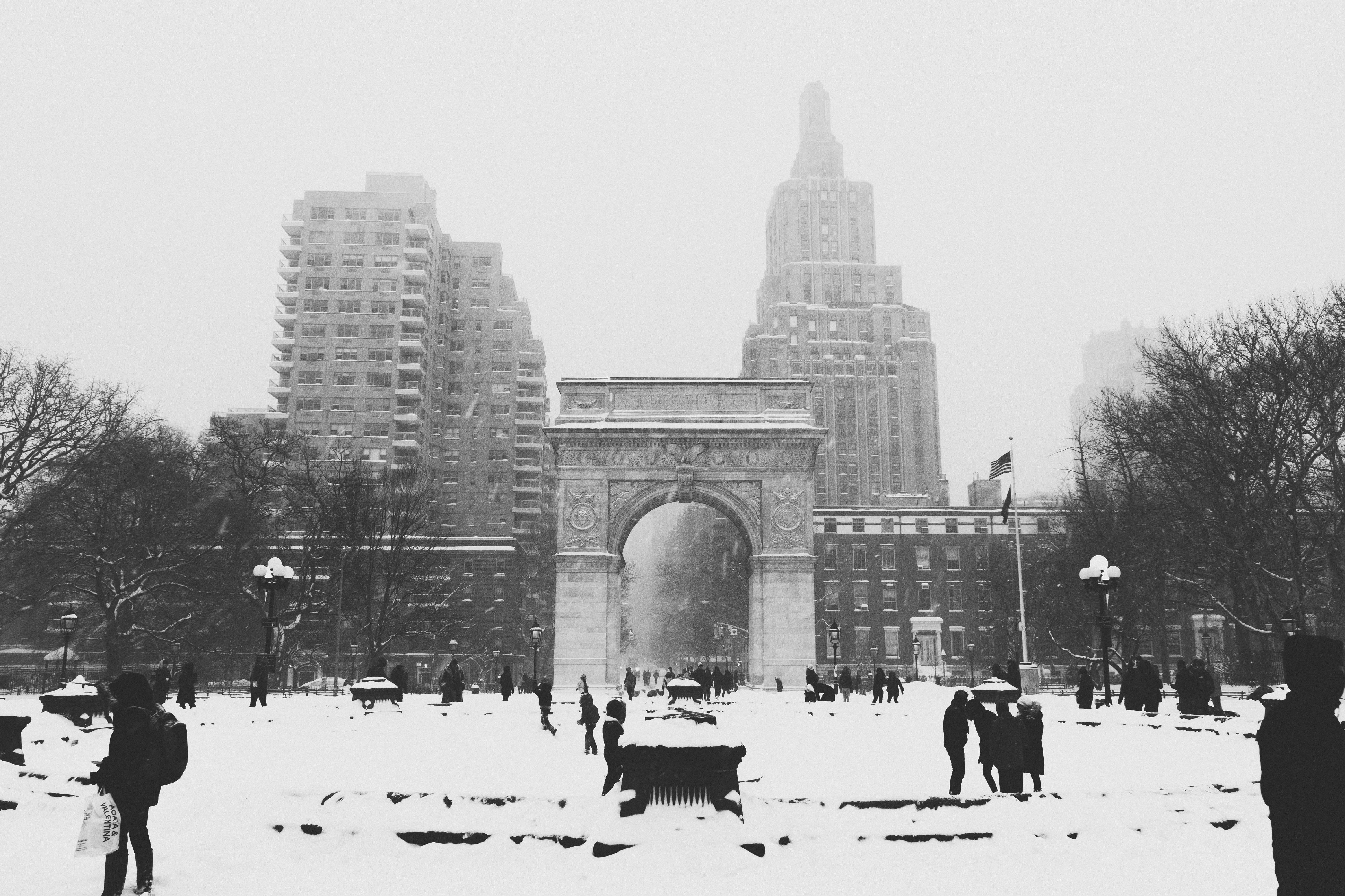 monochrome, 5K, Washington Square Park, snow, New York City, arch, HD Wallpaper