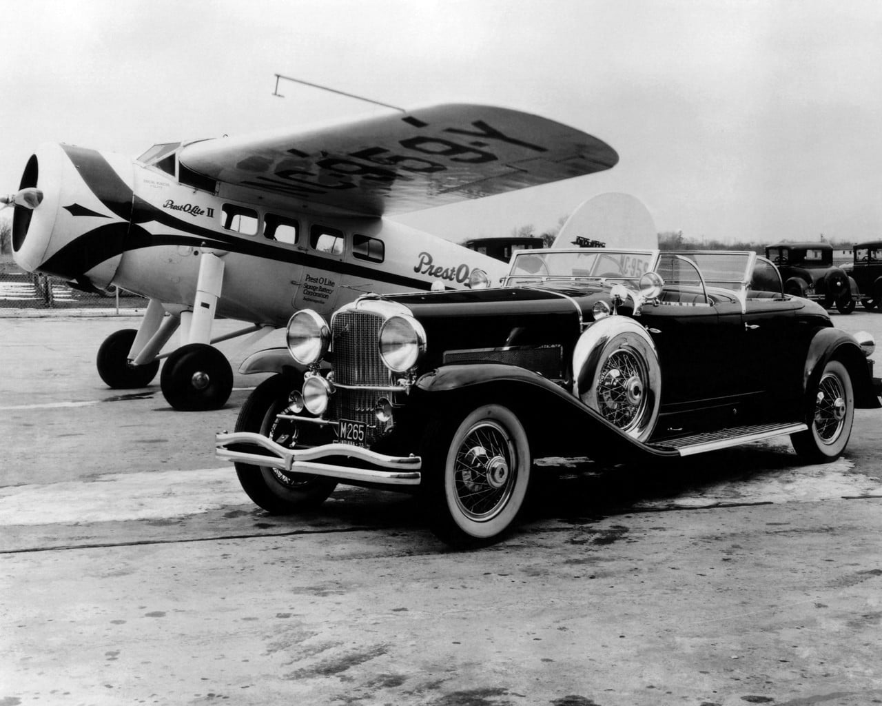 no people, air vehicle, black, day, airport runway, road, old car, outdoors, car, classic, 720P, transportation, monochrome, vehicle, airplane, mode of transportation, HD Wallpaper