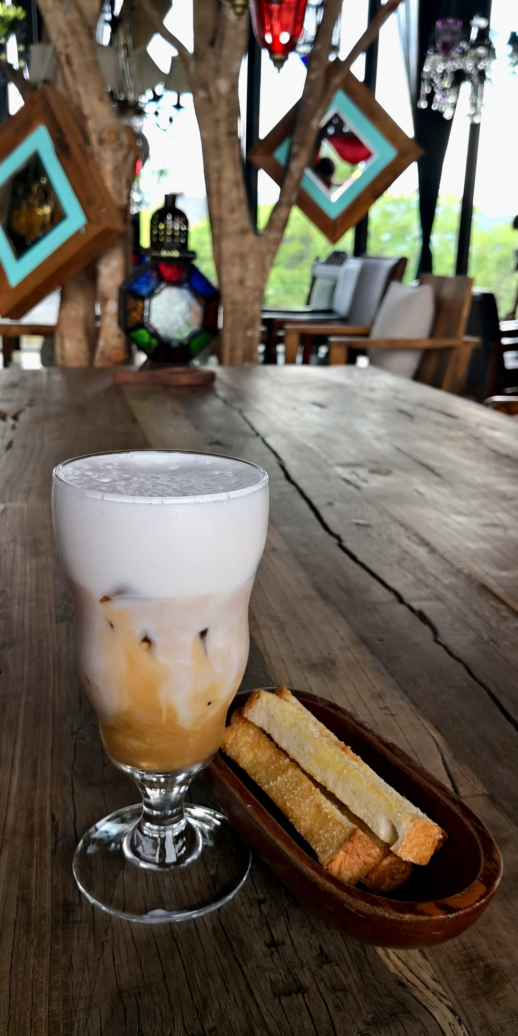 close-up, still life, day, wood - material, xishuangbanna daizuzizhizhou, refreshment, drinking glass, transparent, food and drink, 4K, focus on foreground, Phone HD Wallpaper