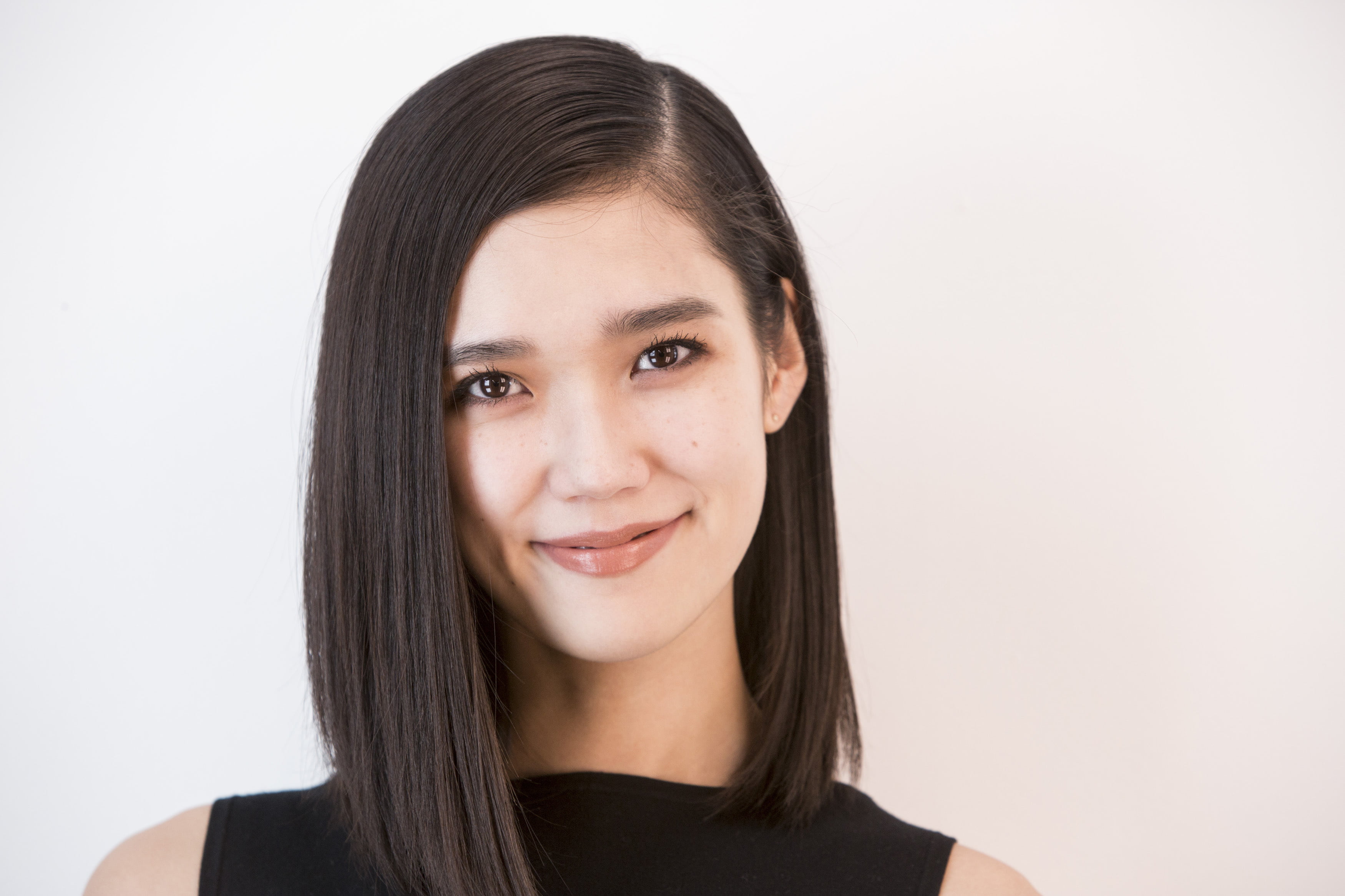 Japanese, brunette, 2K, Tao Okamoto, actress, simple background, Asian, women, model, HD Wallpaper