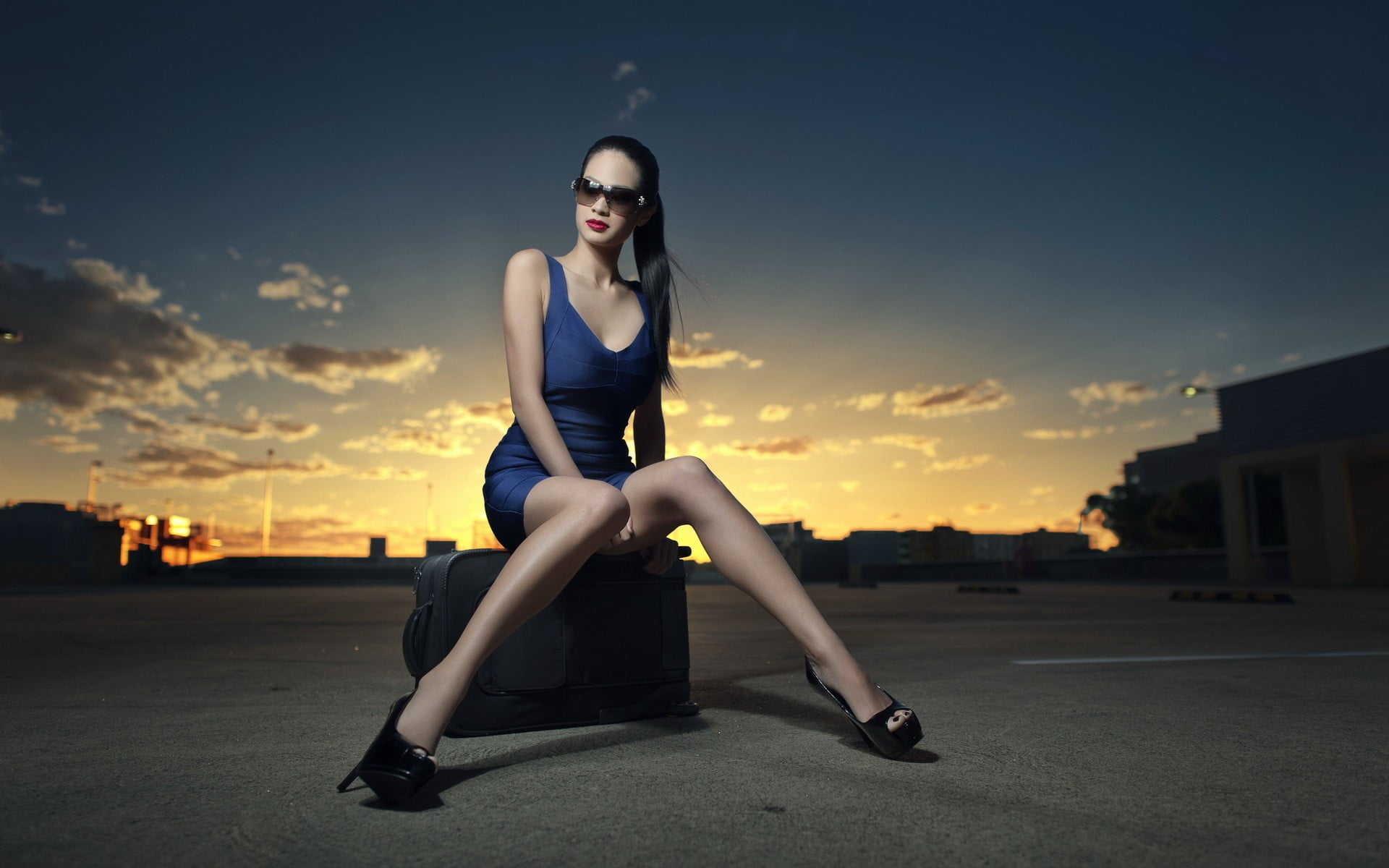 portrait, young adult, clothing, women with glasses, beautiful woman, beauty, women, sunglasses, dress, fashion, model, glasses, shoe, black hair, 1080P, HD Wallpaper