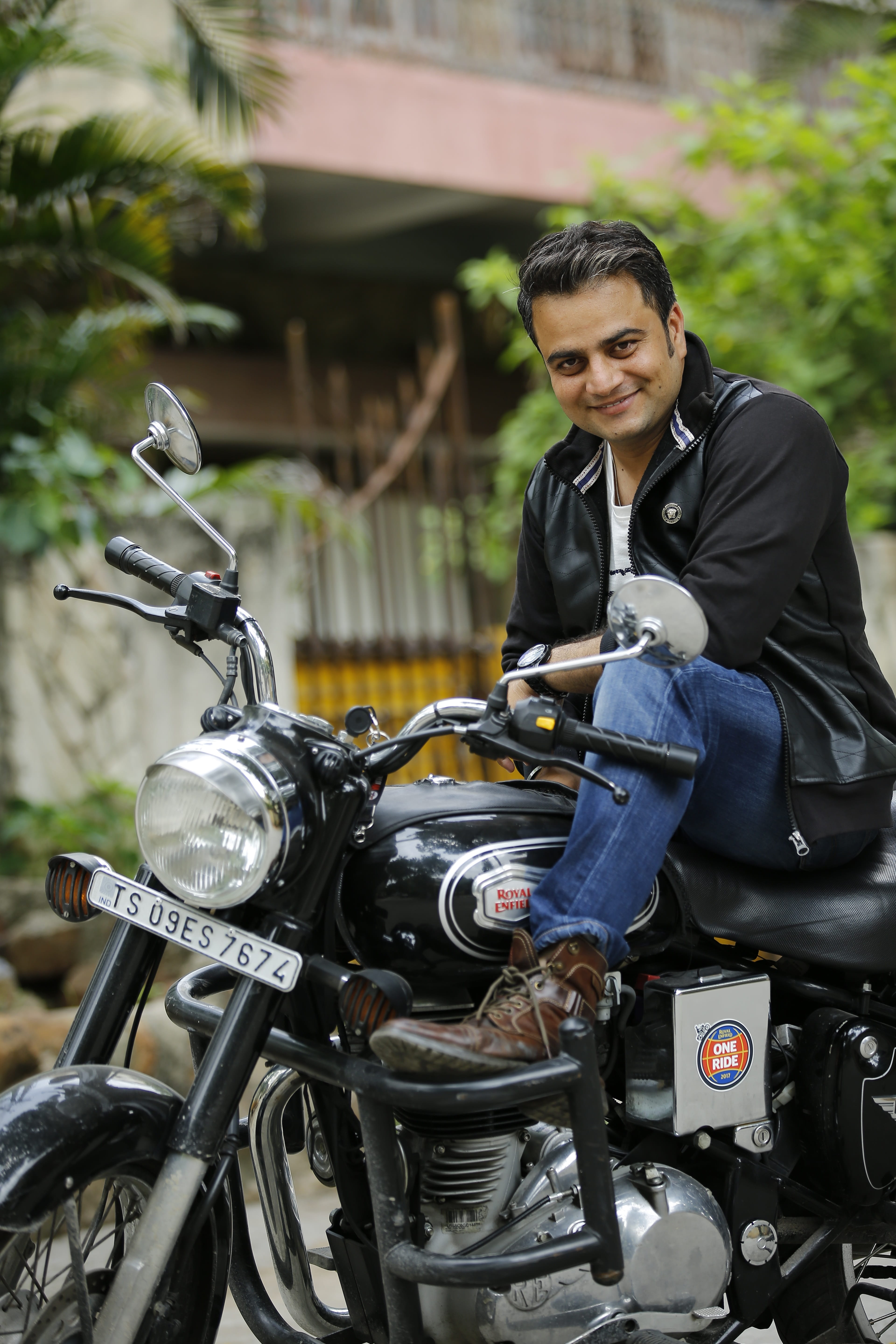 outdoors, looking at camera, real people, sitting, bike, leather jacket, motorcycle, black, adult, smiling, day, land vehicle, biker, jacket, lifestyles, Phone HD Wallpaper