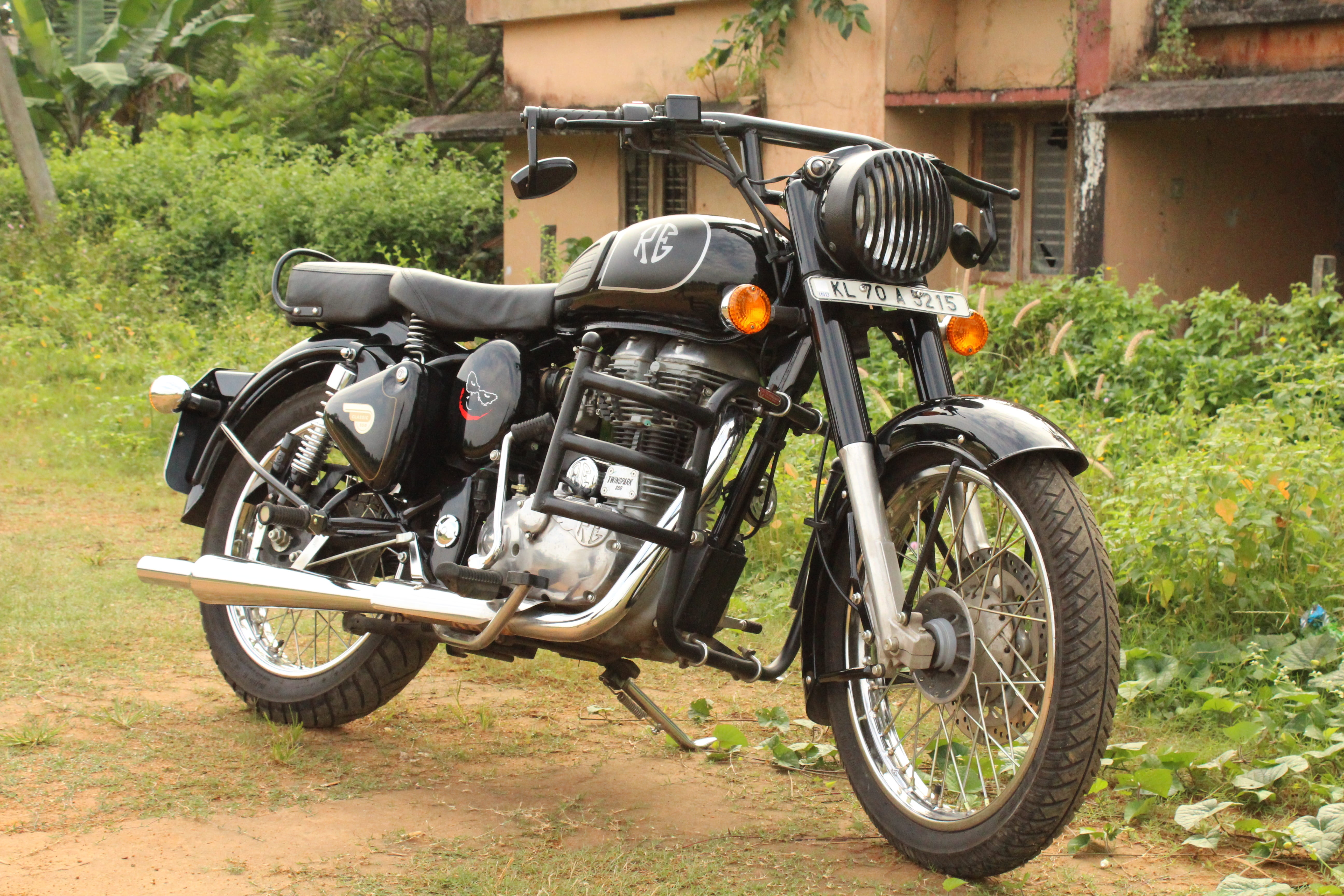 bike, outdoors, enfield, headlight, travel, wheel, 5K, no people, transport, motorbike, stationary, plant, land vehicle, nature, retro styled, classic, HD Wallpaper