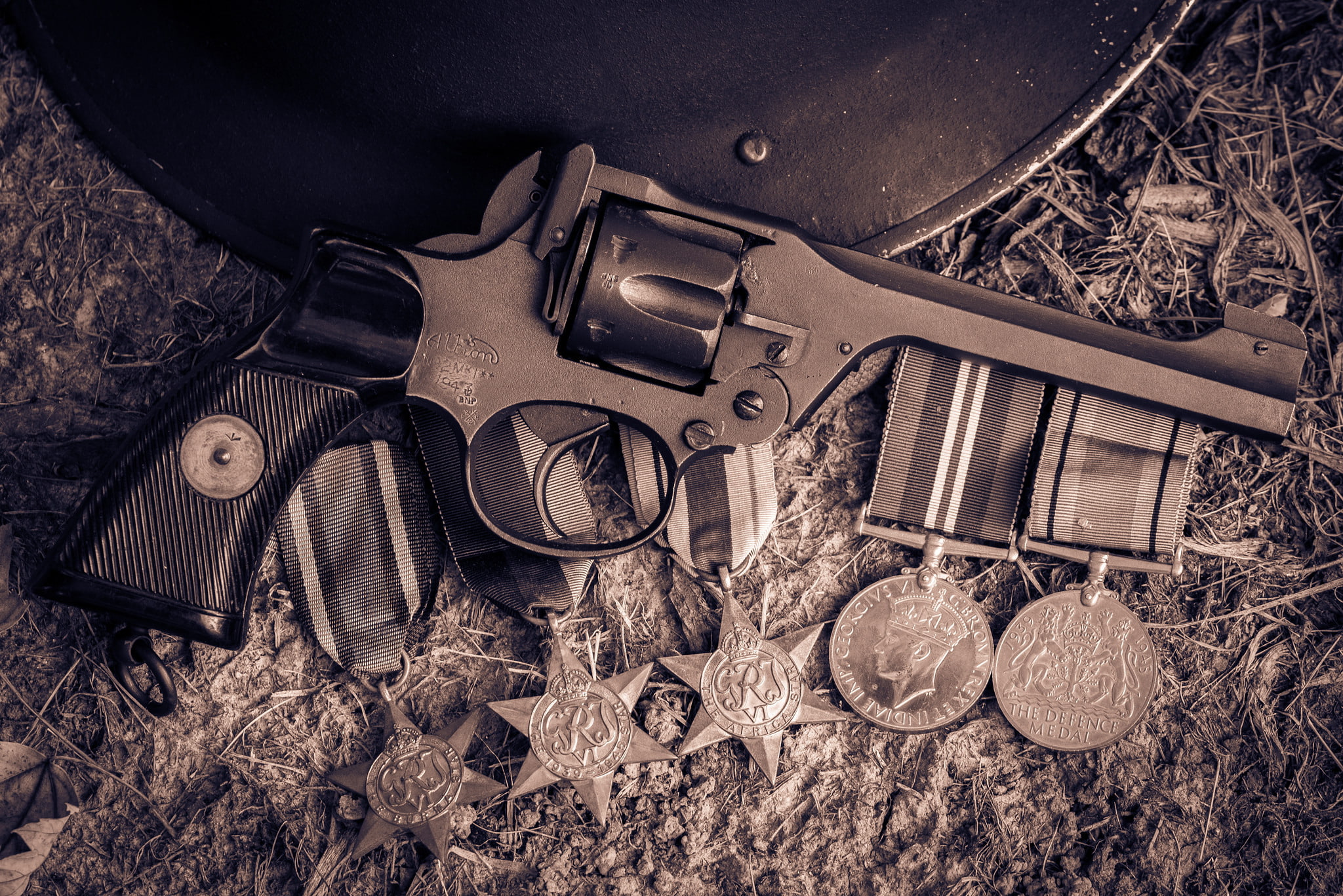 1080P, revolver, Enfield, medals, weapons, Brodie helmet, Anfield, No2 Mk1, HD Wallpaper