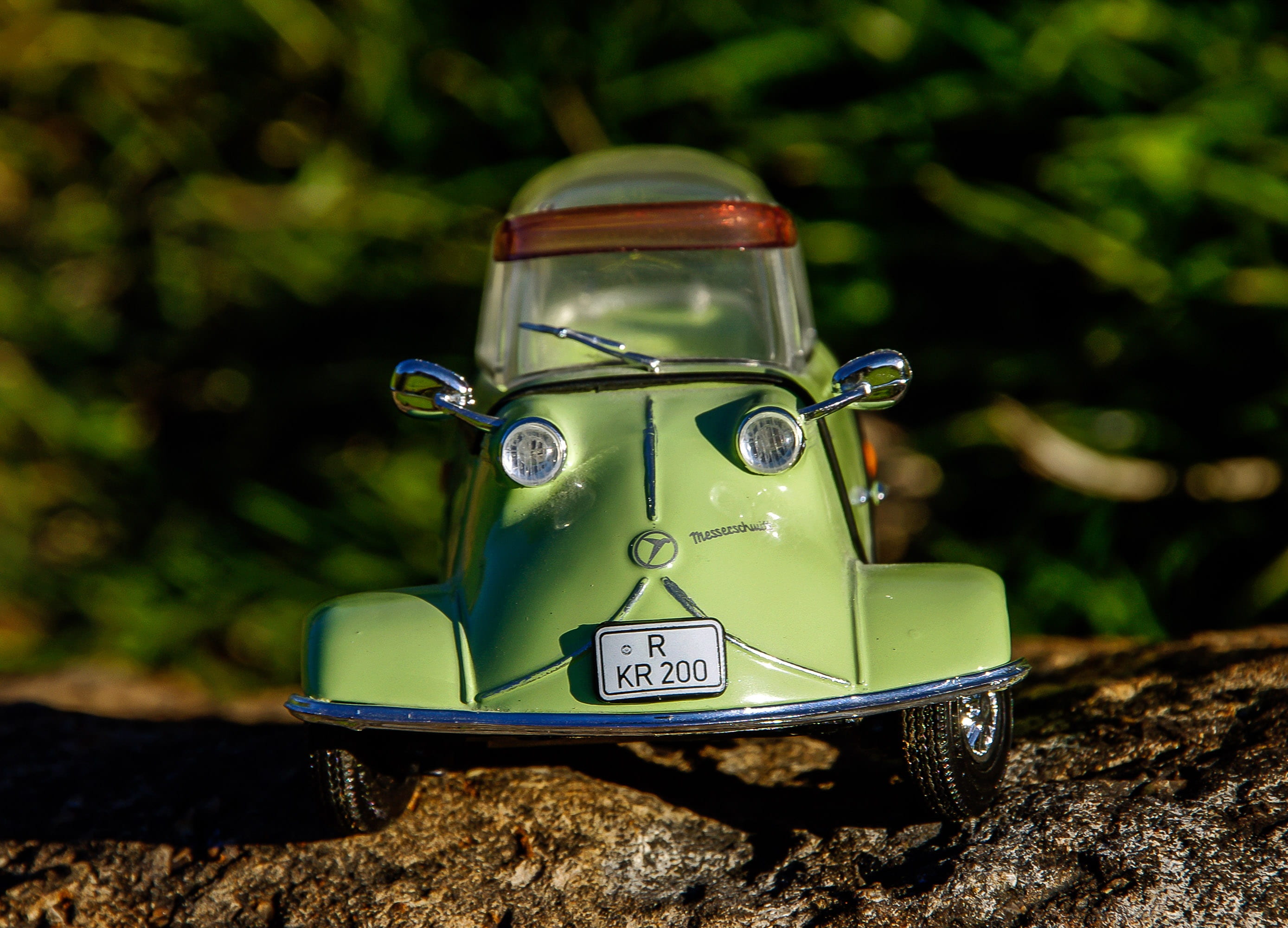 focus on foreground, selective focus, outdoors, oldtimer, photograph, close-up, cast, automobile, nature, sunlight, retro styled, messerschmitt kr200, motor vehicle, HD Wallpaper
