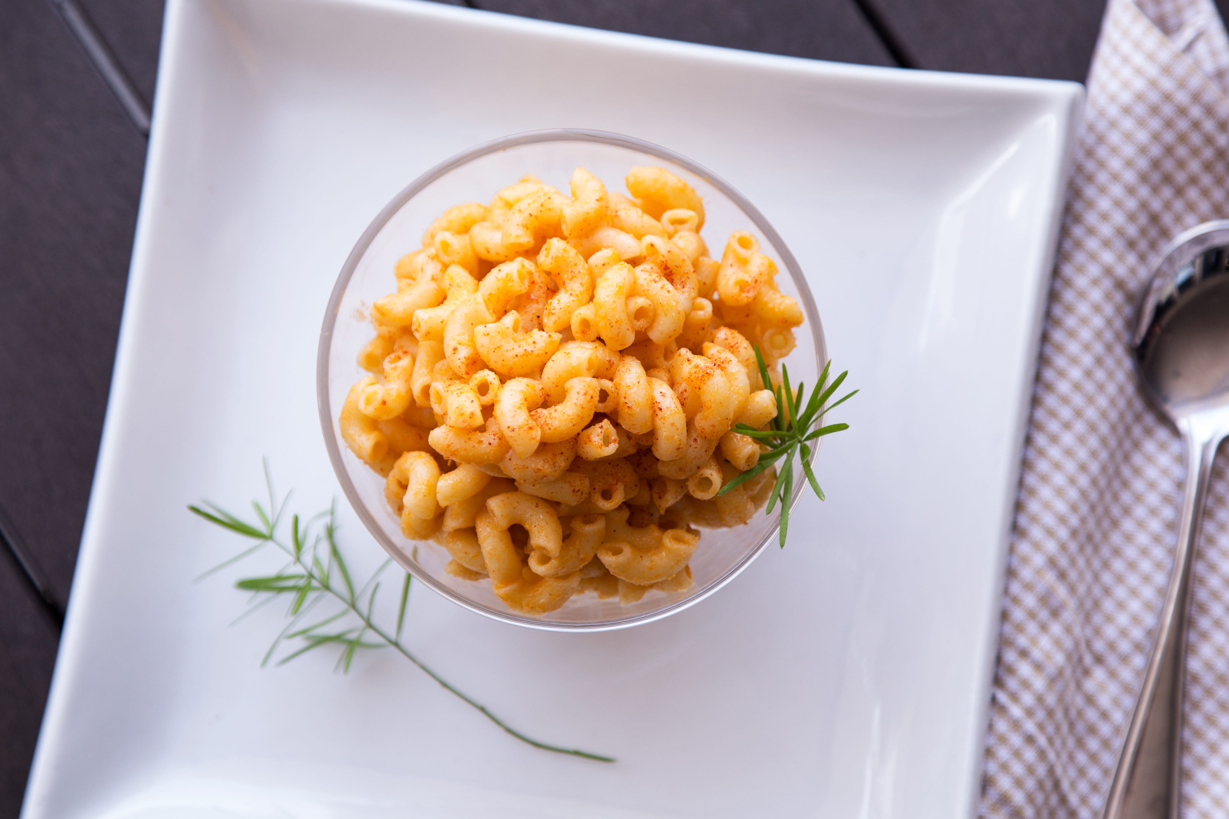 supper, 4K, serving size, meal, eating utensil, macaron, macaroni, bowl, accessories, kitchen utensil, focus on foreground, food, food and drink, pottery, HD Wallpaper